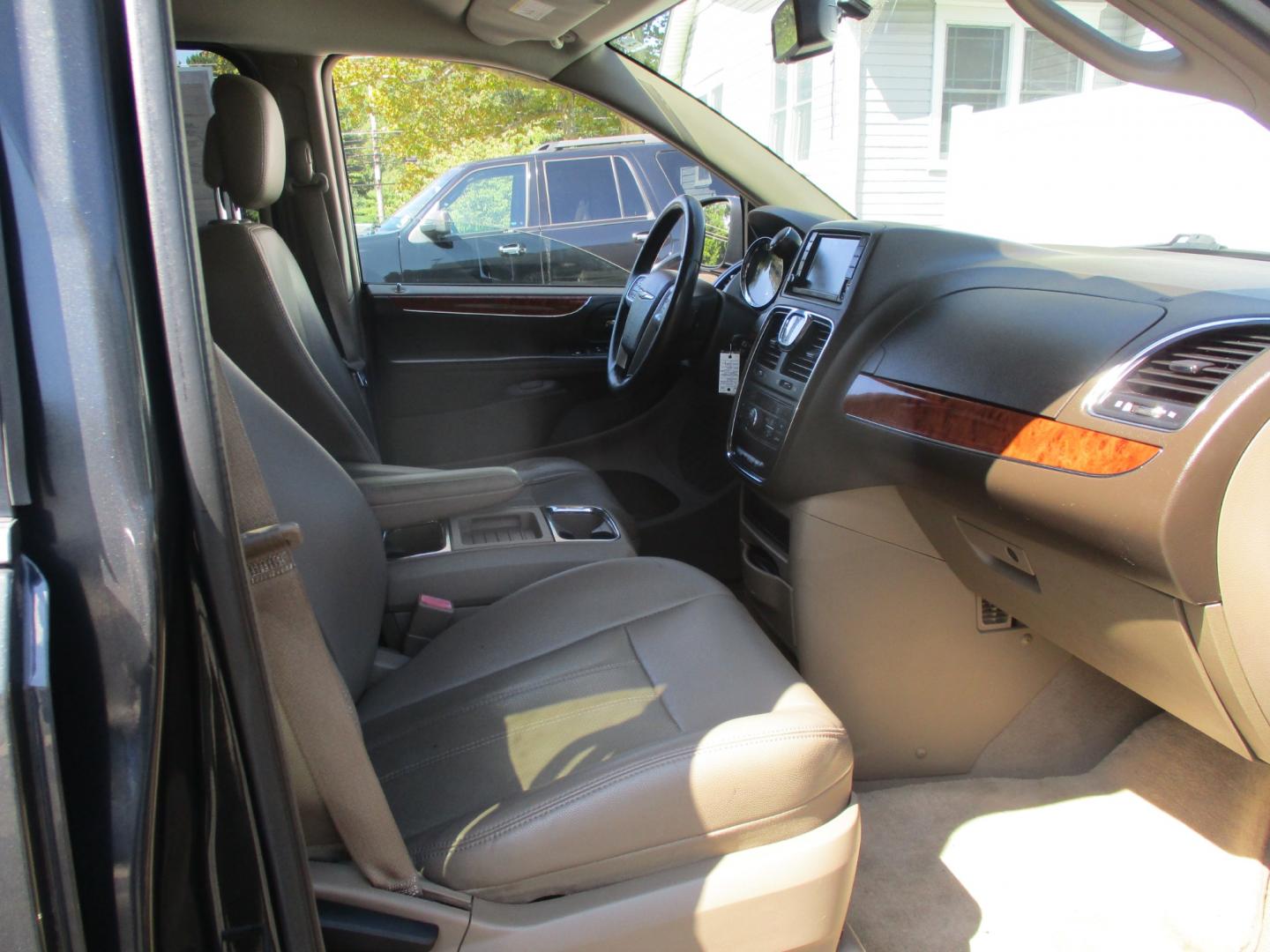 2012 BLACK Chrysler Town & Country Touring (2C4RC1BG0CR) with an 3.6L V6 DOHC 24V engine, 6-Speed Automatic transmission, located at 540a Delsea Drive, Sewell, NJ, 08080, (856) 589-6888, 39.752560, -75.111206 - Photo#31