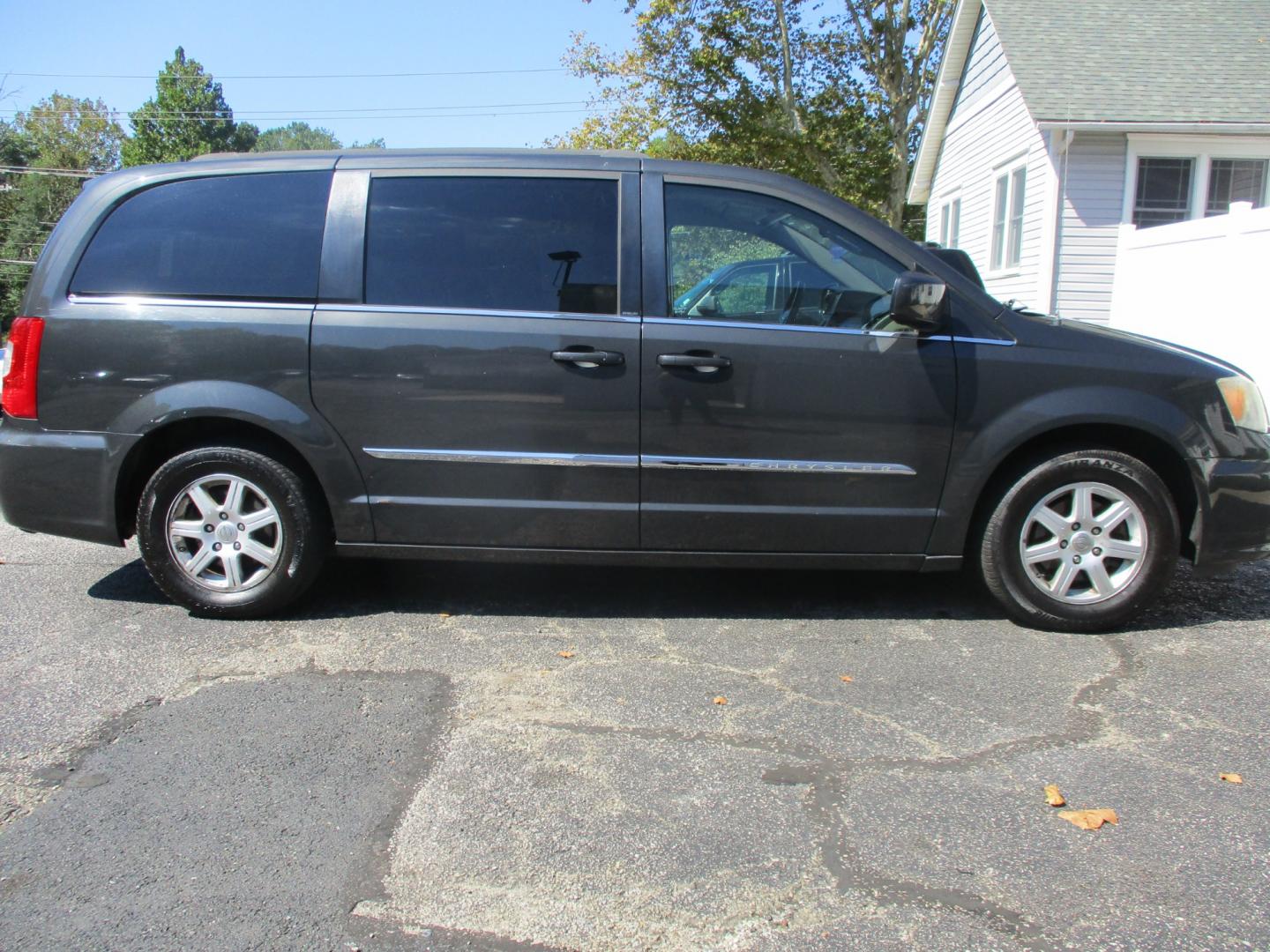 2012 BLACK Chrysler Town & Country Touring (2C4RC1BG0CR) with an 3.6L V6 DOHC 24V engine, 6-Speed Automatic transmission, located at 540a Delsea Drive, Sewell, NJ, 08080, (856) 589-6888, 39.752560, -75.111206 - Photo#8