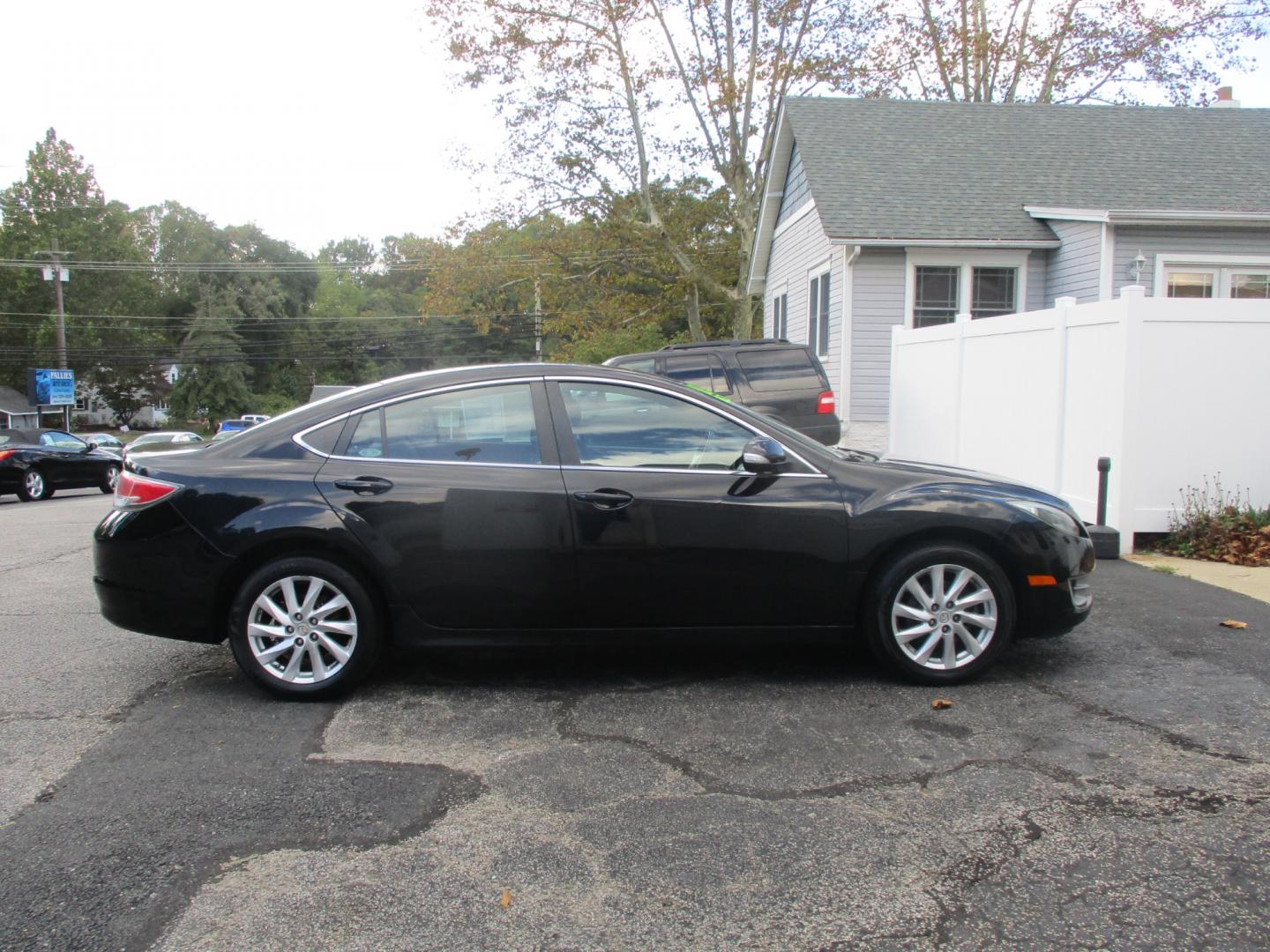 2011 Mazda MAZDA6 I Grand Touring (1YVHZ8CH6B5) with an 2.5L L4 DOHC 16V engine, 5-Speed Automatic transmission, located at 540a Delsea Drive, Sewell, NJ, 08080, (856) 589-6888, 39.752560, -75.111206 - Photo#9