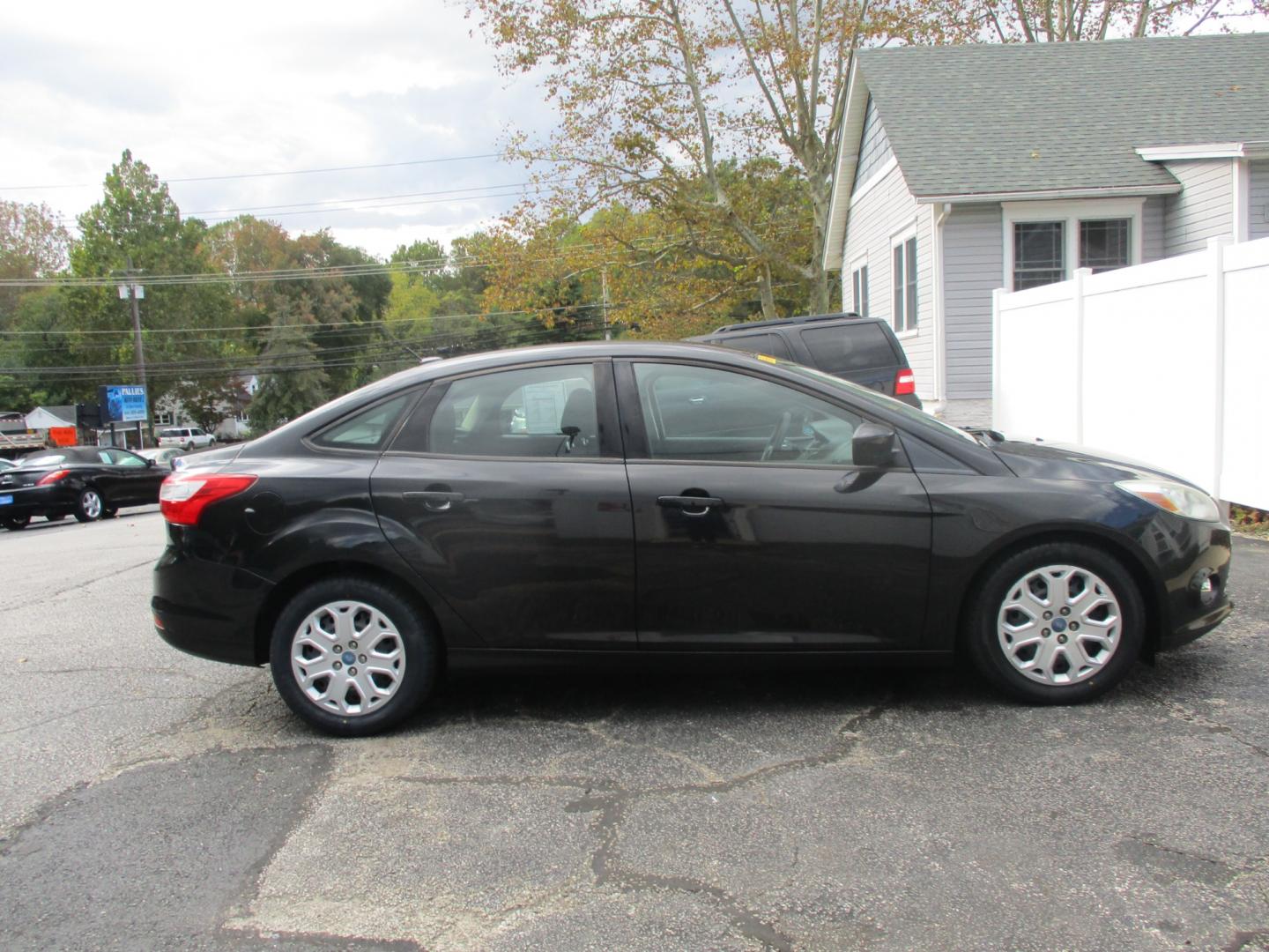 2012 Ford Focus SE Sedan (1FAHP3F21CL) with an 2.0L L4 DOHC 16V engine, located at 540a Delsea Drive, Sewell, NJ, 08080, (856) 589-6888, 39.752560, -75.111206 - Photo#9