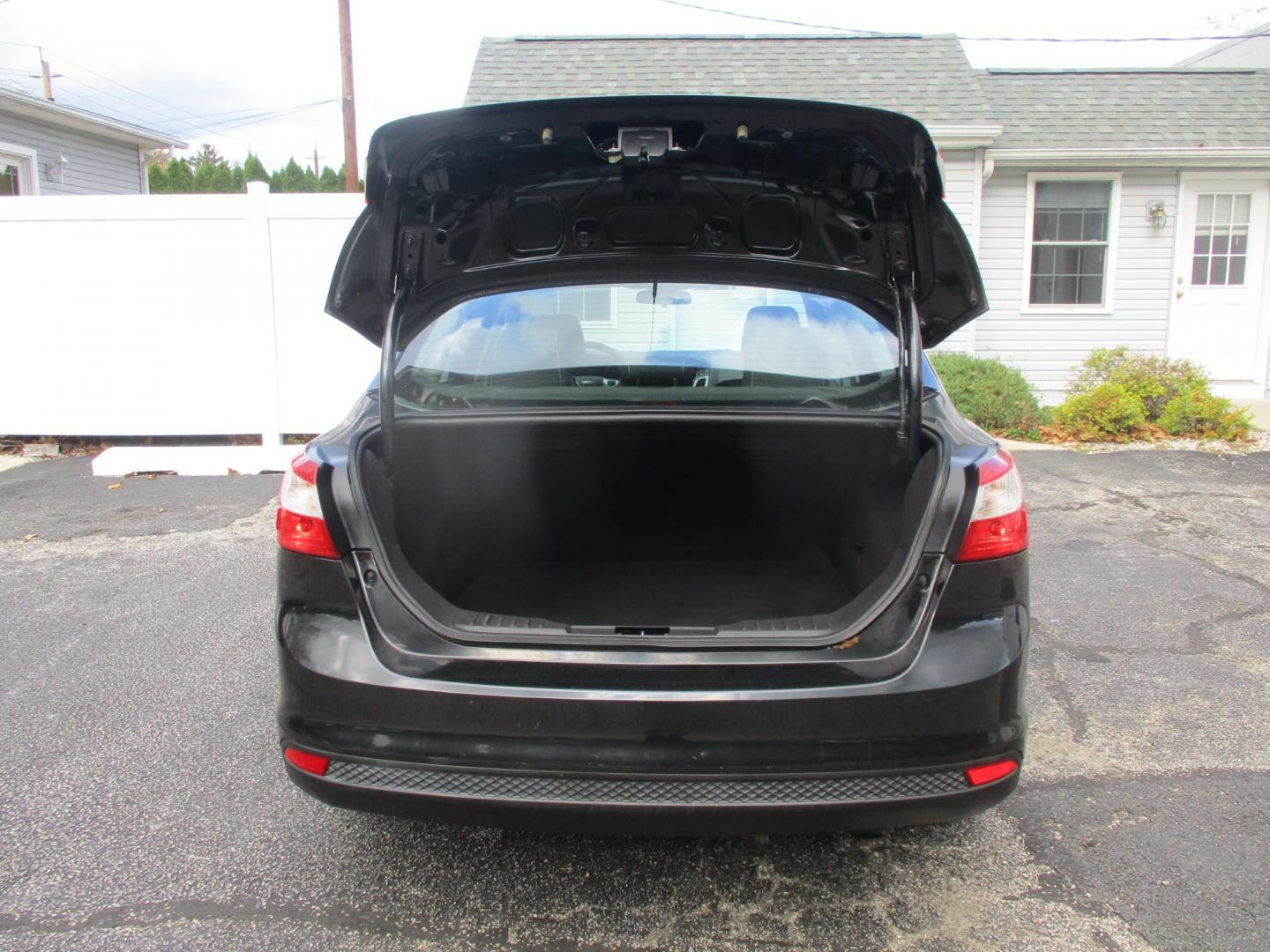 2012 Ford Focus SE Sedan (1FAHP3F21CL) with an 2.0L L4 DOHC 16V engine, located at 540a Delsea Drive, Sewell, NJ, 08080, (856) 589-6888, 39.752560, -75.111206 - Photo#26