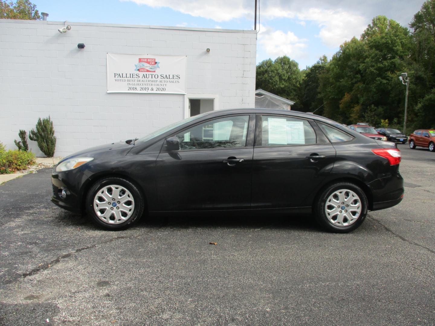 2012 Ford Focus SE Sedan (1FAHP3F21CL) with an 2.0L L4 DOHC 16V engine, located at 540a Delsea Drive, Sewell, NJ, 08080, (856) 589-6888, 39.752560, -75.111206 - Photo#2