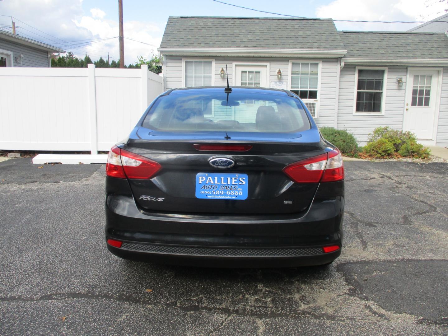 2012 Ford Focus SE Sedan (1FAHP3F21CL) with an 2.0L L4 DOHC 16V engine, located at 540a Delsea Drive, Sewell, NJ, 08080, (856) 589-6888, 39.752560, -75.111206 - Photo#6