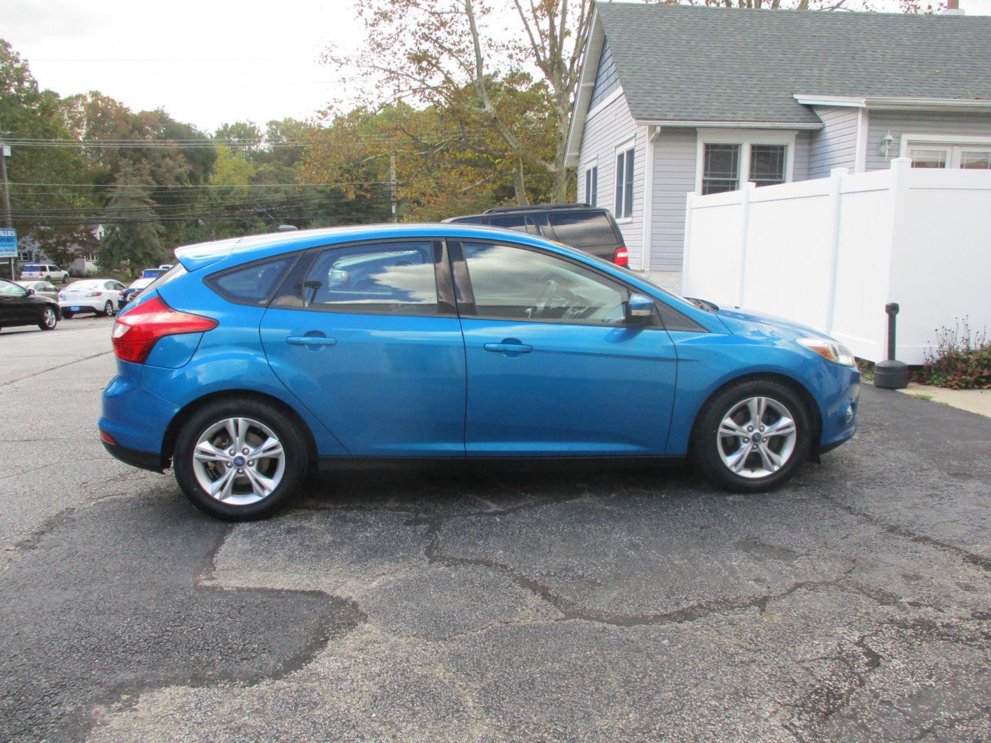 2012 Ford Focus SE (1FAHP3K26CL) with an 2.0L L4 DOHC 16V engine, located at 540a Delsea Drive, Sewell, NJ, 08080, (856) 589-6888, 39.752560, -75.111206 - Photo#9