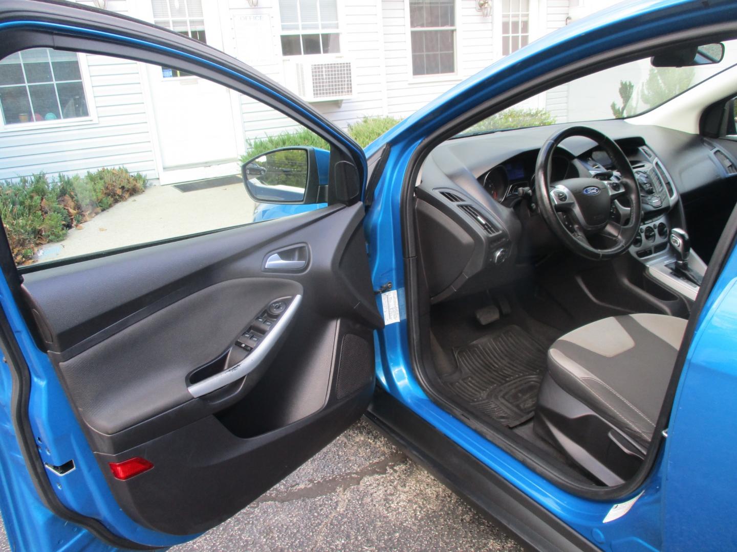 2012 Ford Focus SE (1FAHP3K26CL) with an 2.0L L4 DOHC 16V engine, located at 540a Delsea Drive, Sewell, NJ, 08080, (856) 589-6888, 39.752560, -75.111206 - Photo#15