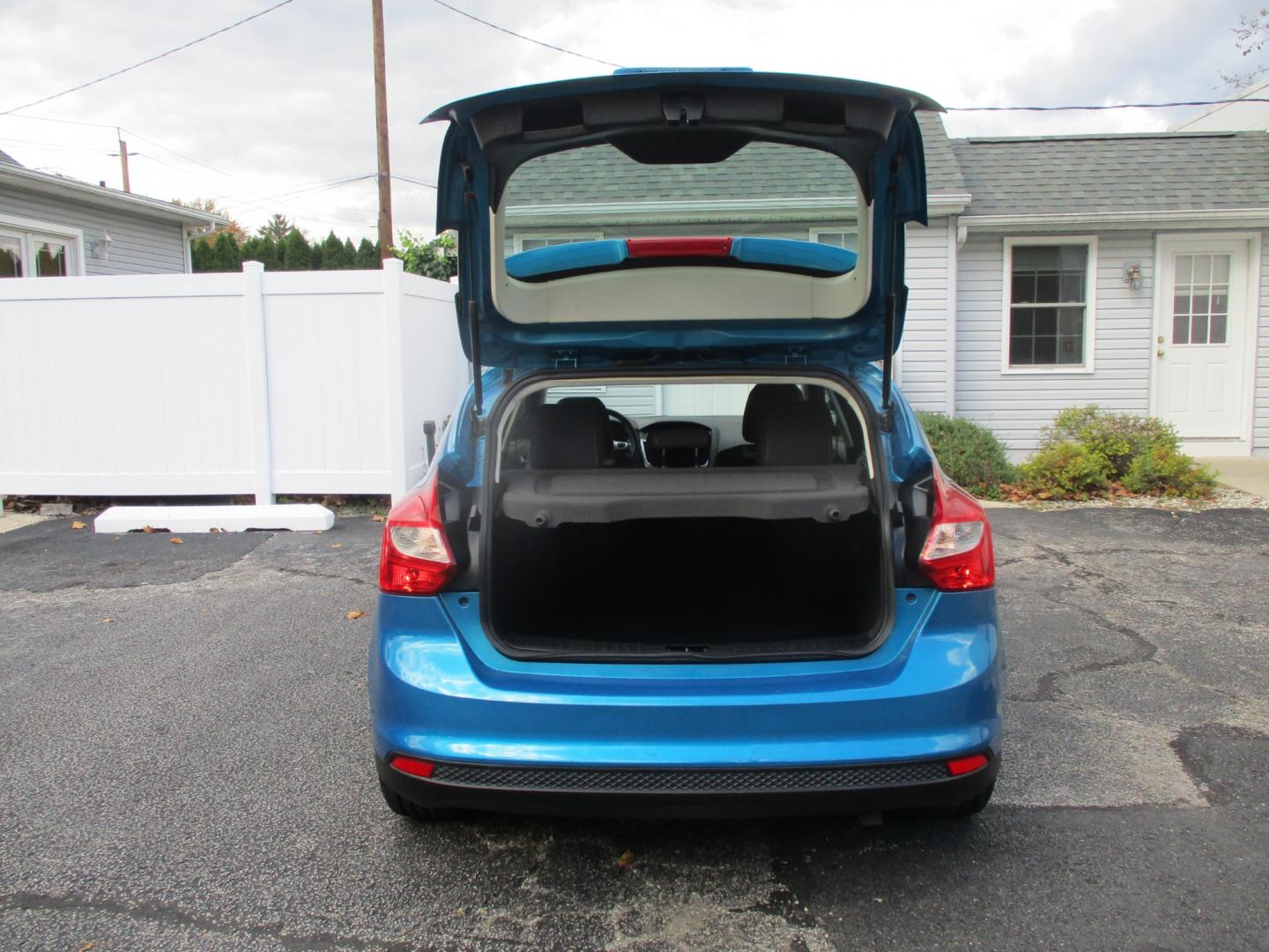 2012 Ford Focus SE (1FAHP3K26CL) with an 2.0L L4 DOHC 16V engine, located at 540a Delsea Drive, Sewell, NJ, 08080, (856) 589-6888, 39.752560, -75.111206 - Photo#27