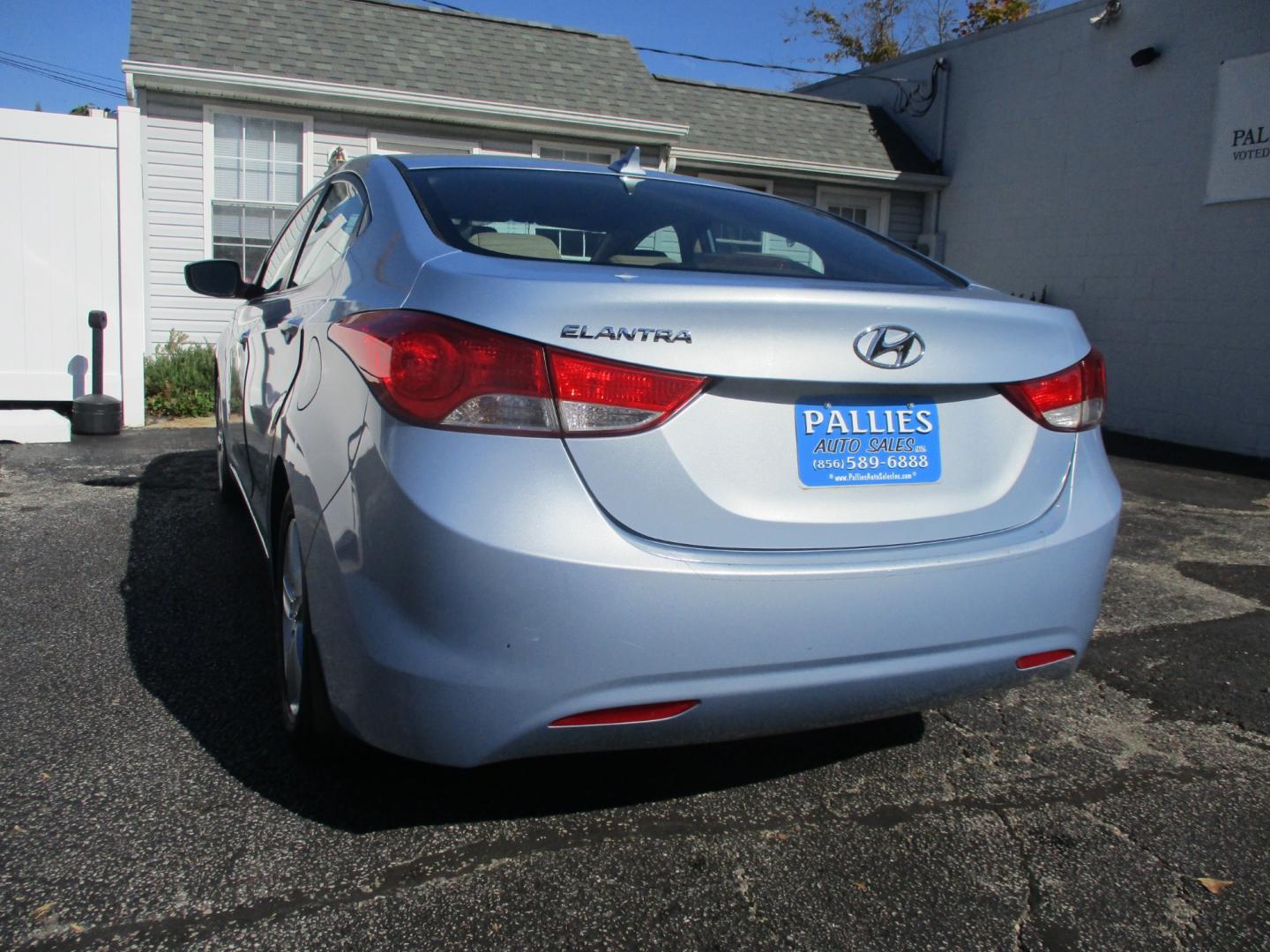 2012 Hyundai Elantra GLS A/T (KMHDH4AE2CU) with an 1.8L L4 DOHC 16V engine, 6-Speed Automatic transmission, located at 540a Delsea Drive, Sewell, NJ, 08080, (856) 589-6888, 39.752560, -75.111206 - Photo#4