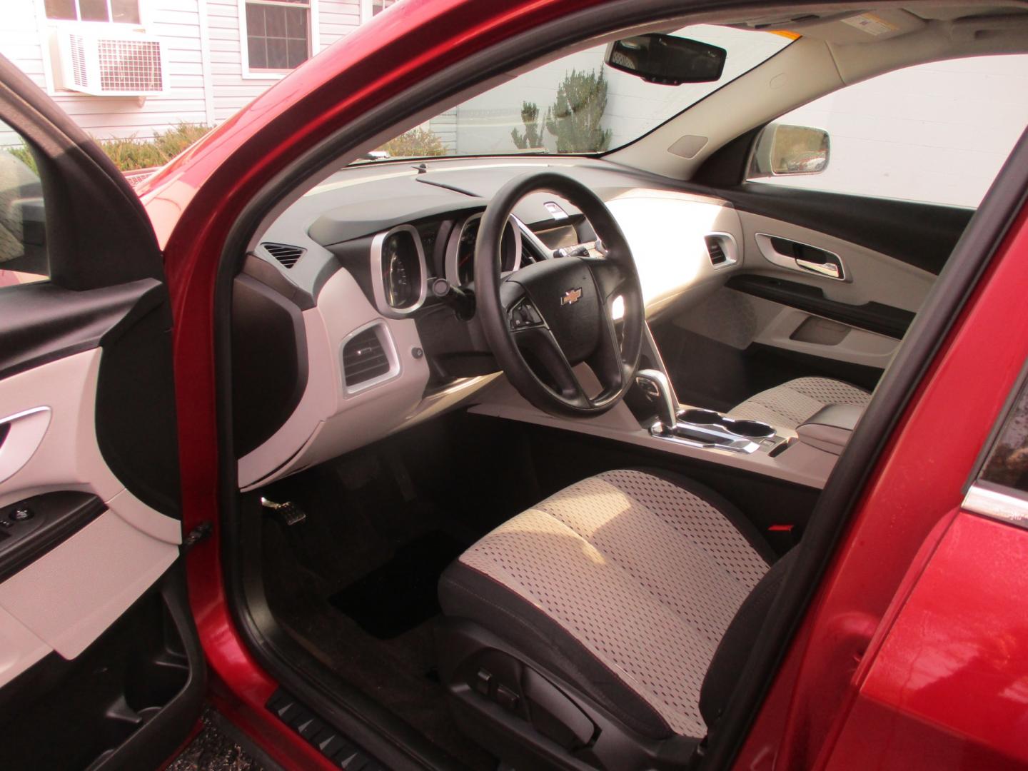 2010 Chevrolet Equinox LS FWD (2CNALBEW7A6) with an 2.4L L4 DOHC 16V engine, 6-Speed Automatic transmission, located at 540a Delsea Drive, Sewell, NJ, 08080, (856) 589-6888, 39.752560, -75.111206 - Photo#12