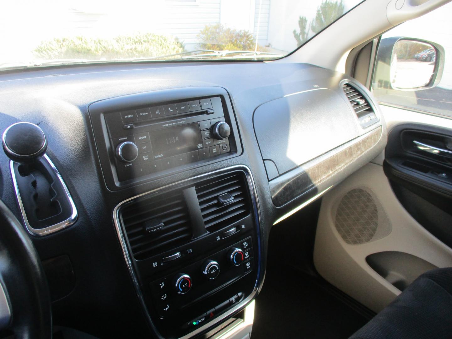 2014 Dodge Grand Caravan SE (2C4RDGBG6ER) with an 3.6L V6 DOHC 24V engine, 6-Speed Automatic transmission, located at 540a Delsea Drive, Sewell, NJ, 08080, (856) 589-6888, 39.752560, -75.111206 - Photo#16