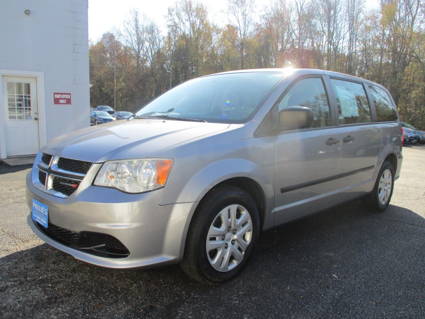 2014 Dodge Grand Caravan SE (2C4RDGBG6ER) with an 3.6L V6 DOHC 24V engine, 6-Speed Automatic transmission, located at 540a Delsea Drive, Sewell, NJ, 08080, (856) 589-6888, 39.752560, -75.111206 - Photo#1