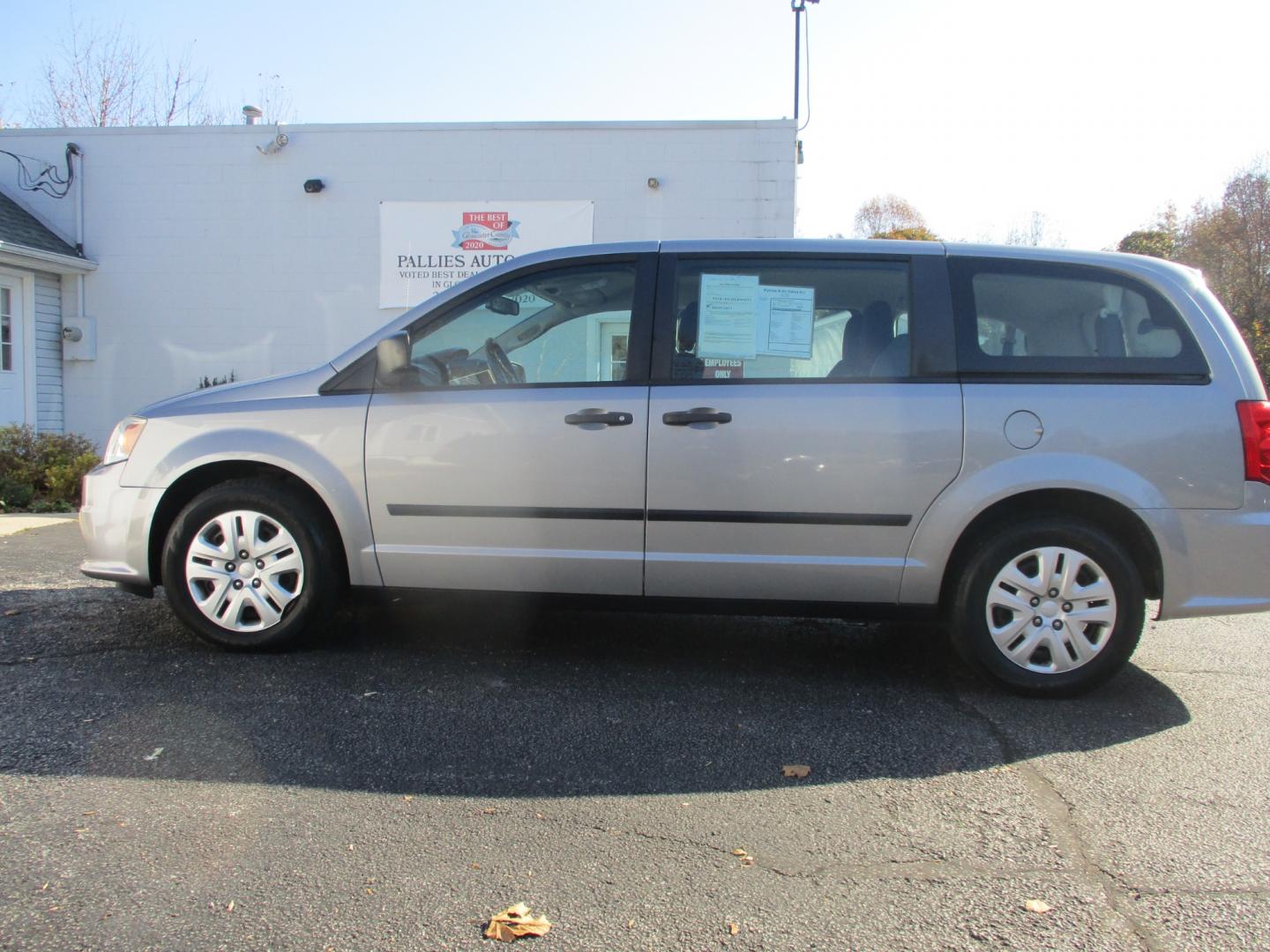 2014 Dodge Grand Caravan SE (2C4RDGBG6ER) with an 3.6L V6 DOHC 24V engine, 6-Speed Automatic transmission, located at 540a Delsea Drive, Sewell, NJ, 08080, (856) 589-6888, 39.752560, -75.111206 - Photo#3