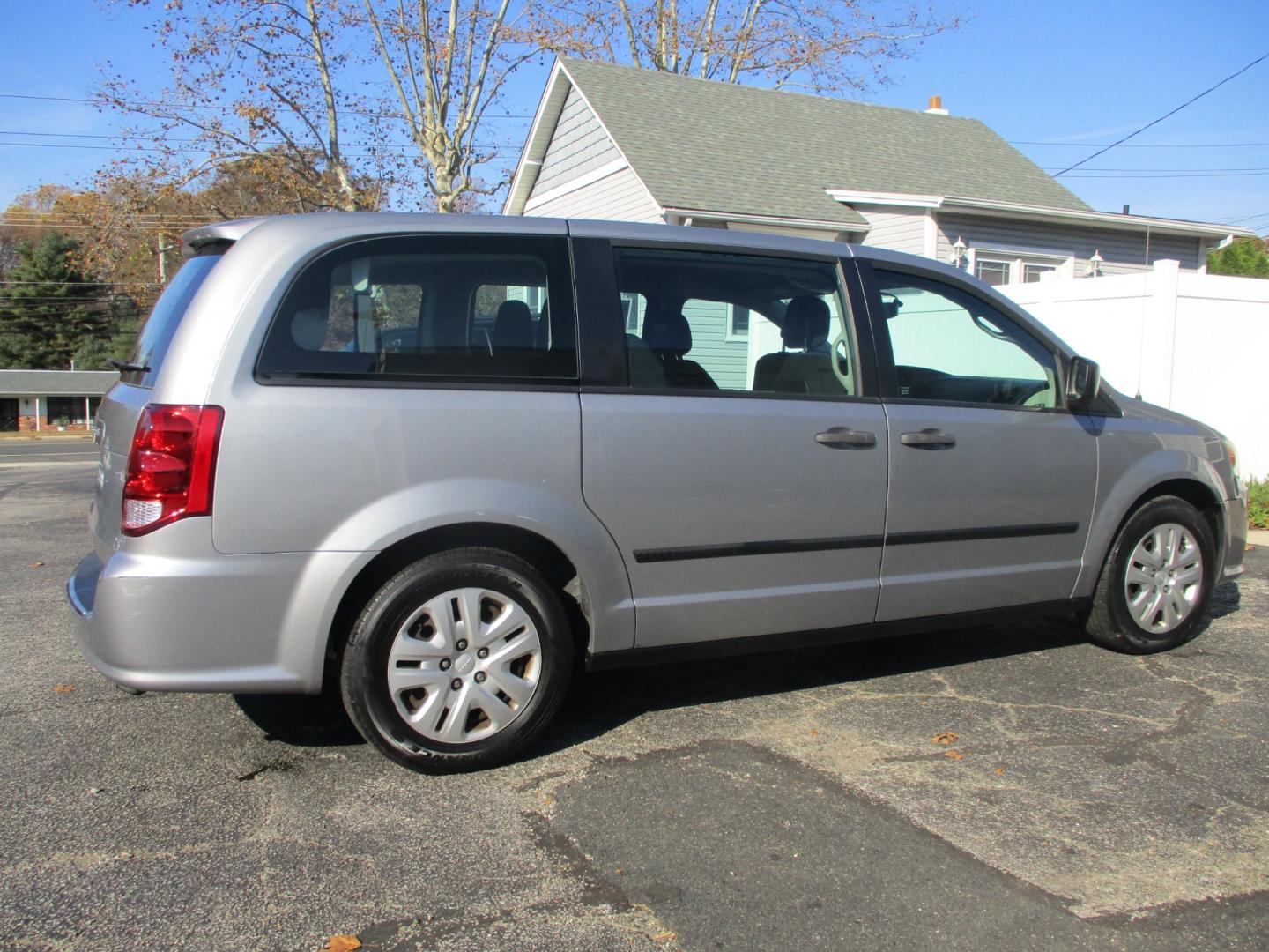 2014 Dodge Grand Caravan SE (2C4RDGBG6ER) with an 3.6L V6 DOHC 24V engine, 6-Speed Automatic transmission, located at 540a Delsea Drive, Sewell, NJ, 08080, (856) 589-6888, 39.752560, -75.111206 - Photo#5