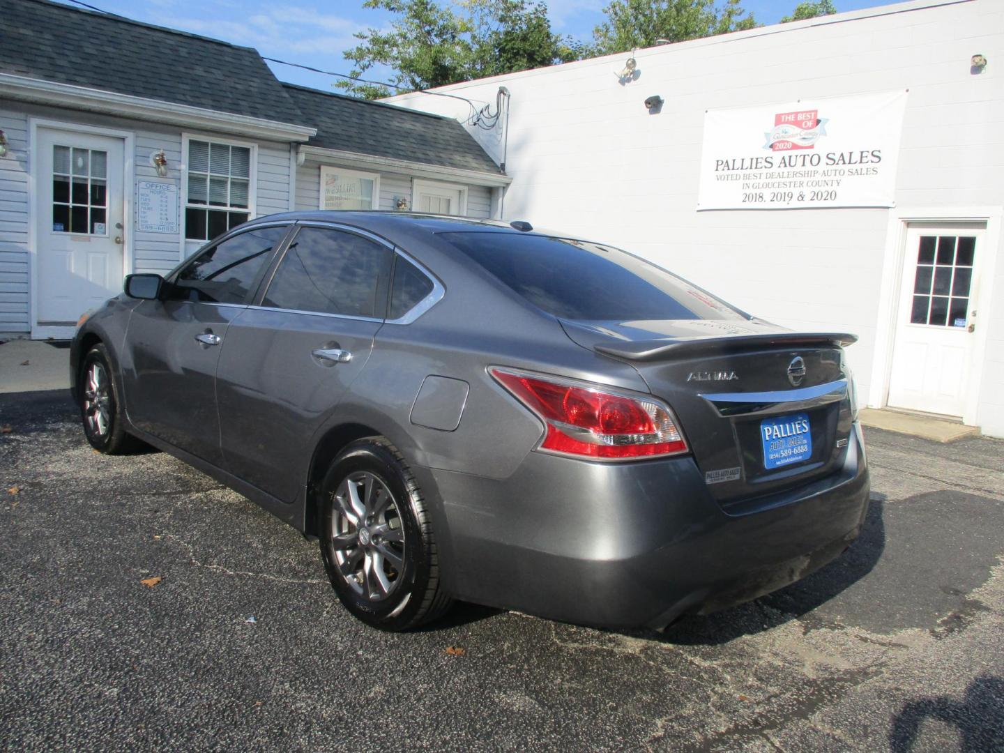 2015 GRAY Nissan Altima 2.5 S (1N4AL3APXFC) with an 2.5L L4 DOHC 16V engine, Continuously Variable Transmission transmission, located at 540a Delsea Drive, Sewell, NJ, 08080, (856) 589-6888, 39.752560, -75.111206 - Photo#3