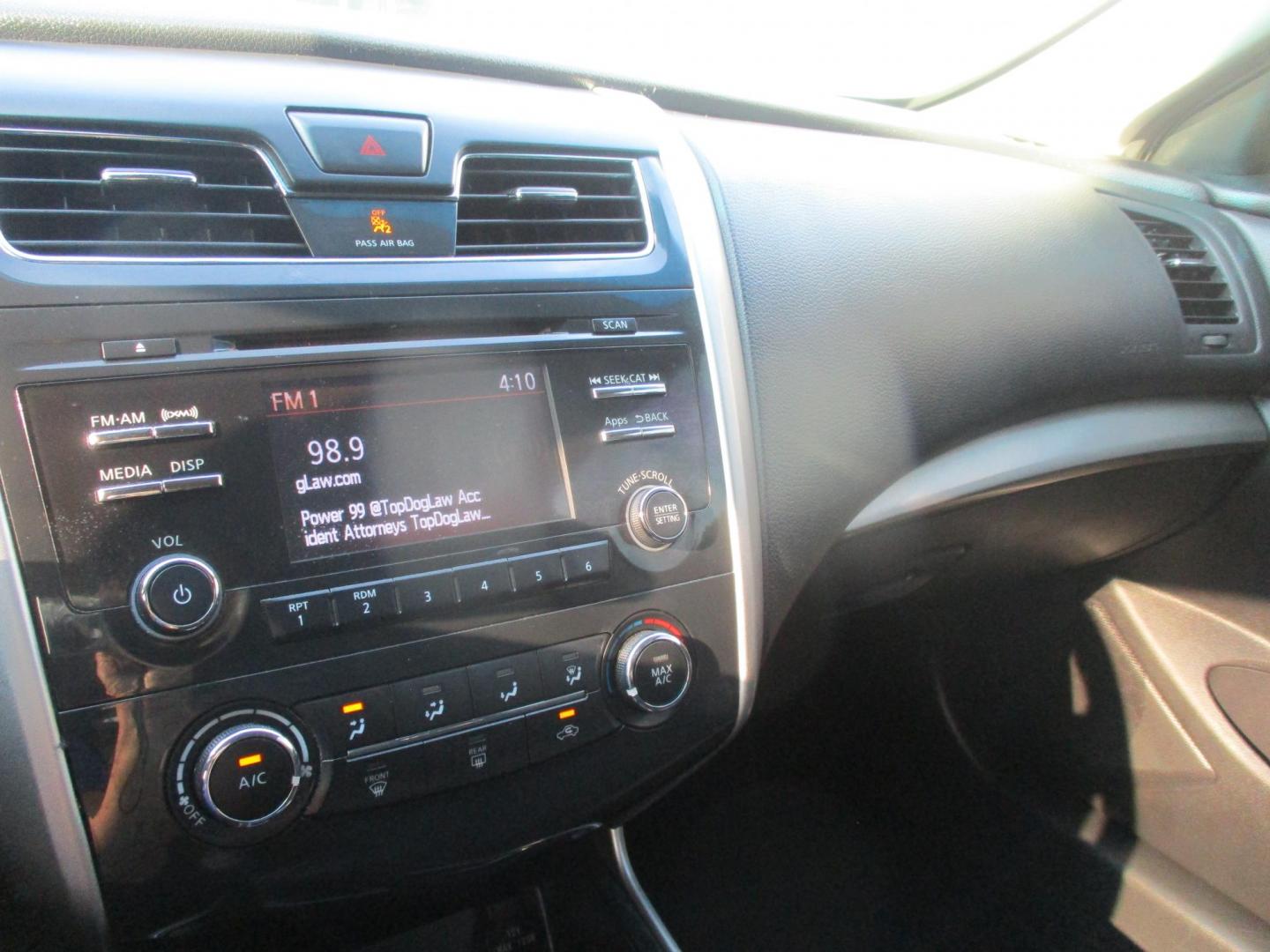 2015 GRAY Nissan Altima 2.5 S (1N4AL3APXFC) with an 2.5L L4 DOHC 16V engine, Continuously Variable Transmission transmission, located at 540a Delsea Drive, Sewell, NJ, 08080, (856) 589-6888, 39.752560, -75.111206 - Photo#20