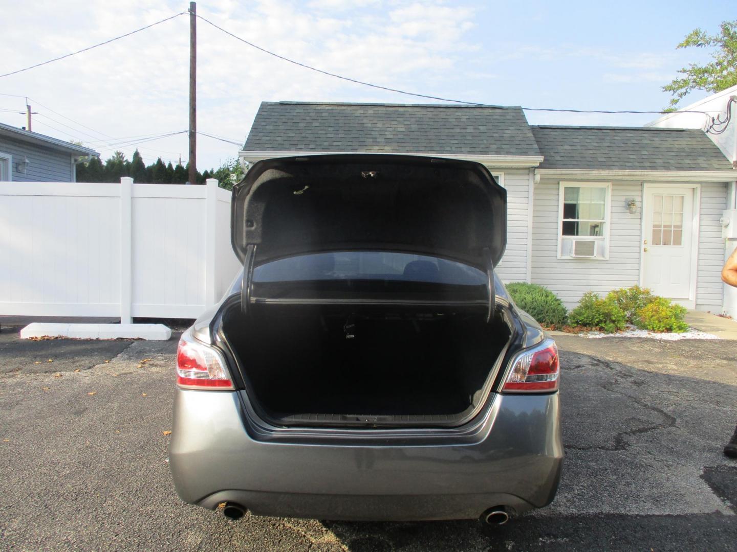 2015 GRAY Nissan Altima 2.5 S (1N4AL3APXFC) with an 2.5L L4 DOHC 16V engine, Continuously Variable Transmission transmission, located at 540a Delsea Drive, Sewell, NJ, 08080, (856) 589-6888, 39.752560, -75.111206 - Photo#24