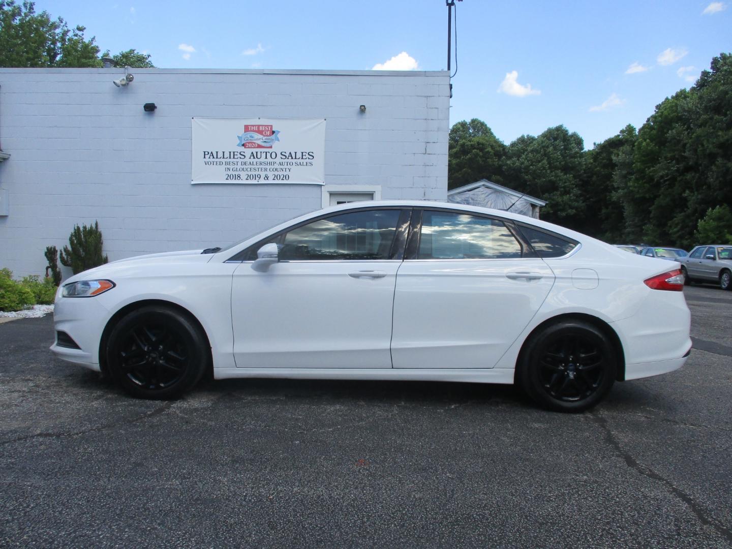 2014 WHITE Ford Fusion SE (3FA6P0H79ER) with an 2.5L L4 DOHC 16V engine, AUTOMATIC transmission, located at 540a Delsea Drive, Sewell, NJ, 08080, (856) 589-6888, 39.752560, -75.111206 - Photo#2