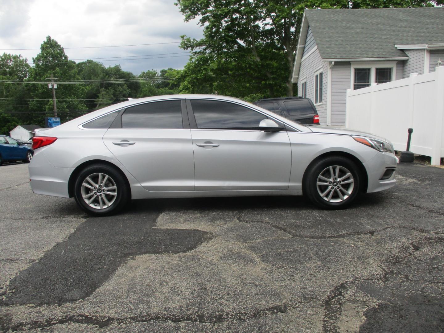 2017 SILVER Hyundai Sonata (5NPE24AF7HH) , AUTOMATIC transmission, located at 540a Delsea Drive, Sewell, NJ, 08080, (856) 589-6888, 39.752560, -75.111206 - Photo#5