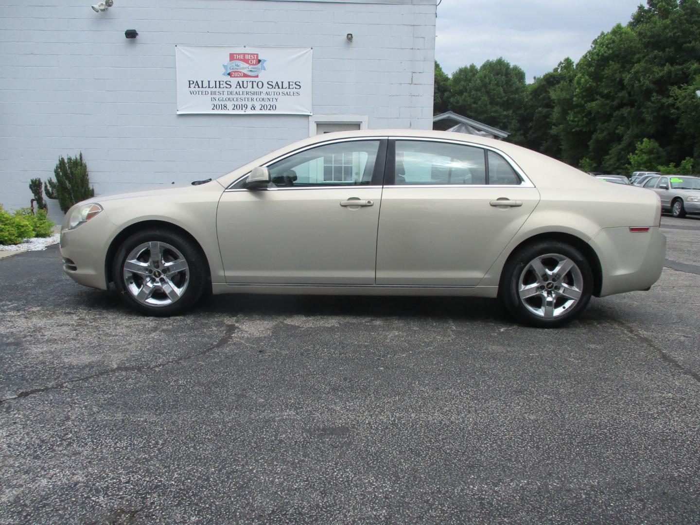 2010 GOLD Chevrolet Malibu (1G1ZC5E01AF) , AUTOMATIC transmission, located at 540a Delsea Drive, Sewell, NJ, 08080, (856) 589-6888, 39.752560, -75.111206 - Photo#1