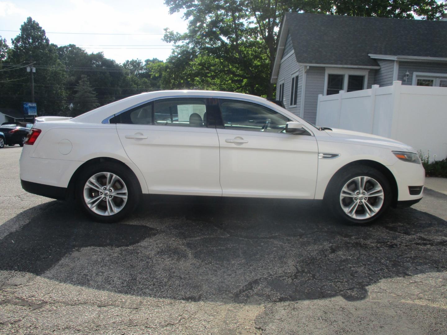 2015 WHITE Ford Taurus (1FAHP2E84FG) , AUTOMATIC transmission, located at 540a Delsea Drive, Sewell, NJ, 08080, (856) 589-6888, 39.752560, -75.111206 - Photo#9