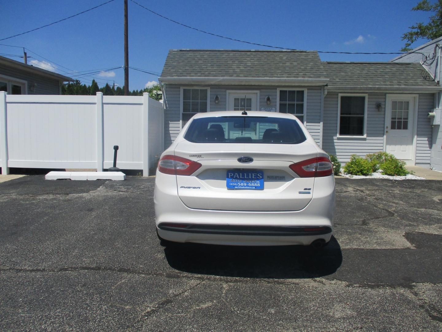 2014 WHITE Ford Fusion SE (1FA6P0HD6E5) with an 1.5L L4 DOHC 16V engine, located at 540a Delsea Drive, Sewell, NJ, 08080, (856) 589-6888, 39.752560, -75.111206 - Photo#2