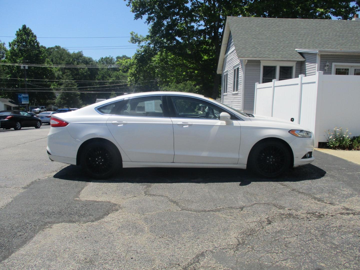 2014 WHITE Ford Fusion SE (1FA6P0HD6E5) with an 1.5L L4 DOHC 16V engine, located at 540a Delsea Drive, Sewell, NJ, 08080, (856) 589-6888, 39.752560, -75.111206 - Photo#6