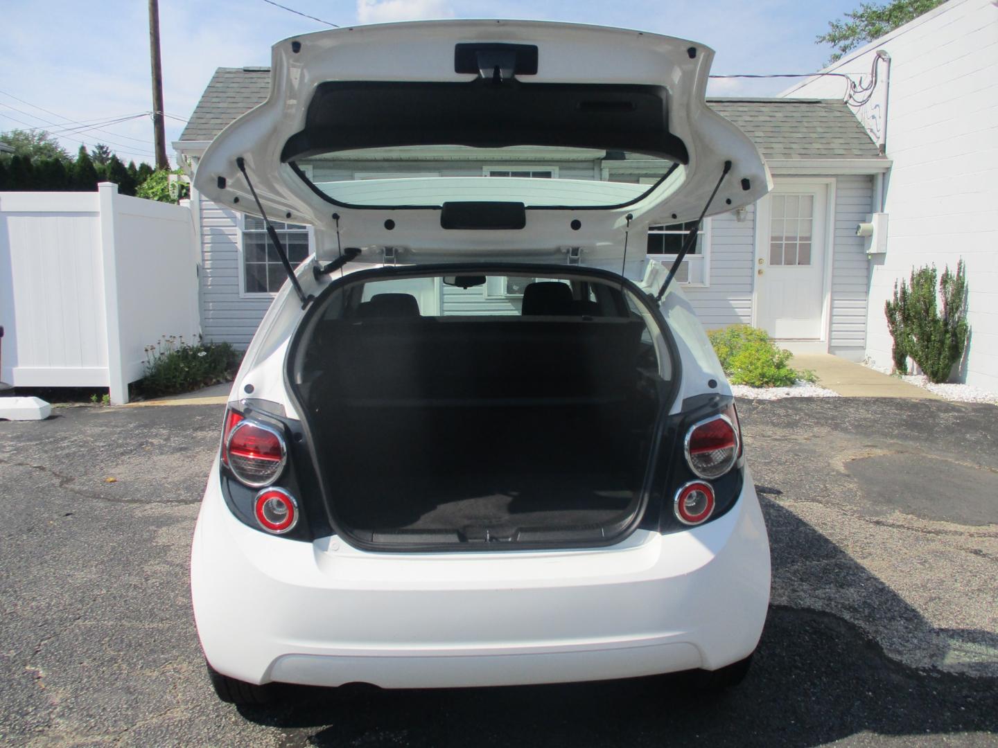 2015 WHITE Chevrolet Sonic (1G1JC6SG9F4) , AUTOMATIC transmission, located at 540a Delsea Drive, Sewell, NJ, 08080, (856) 589-6888, 39.752560, -75.111206 - Photo#28