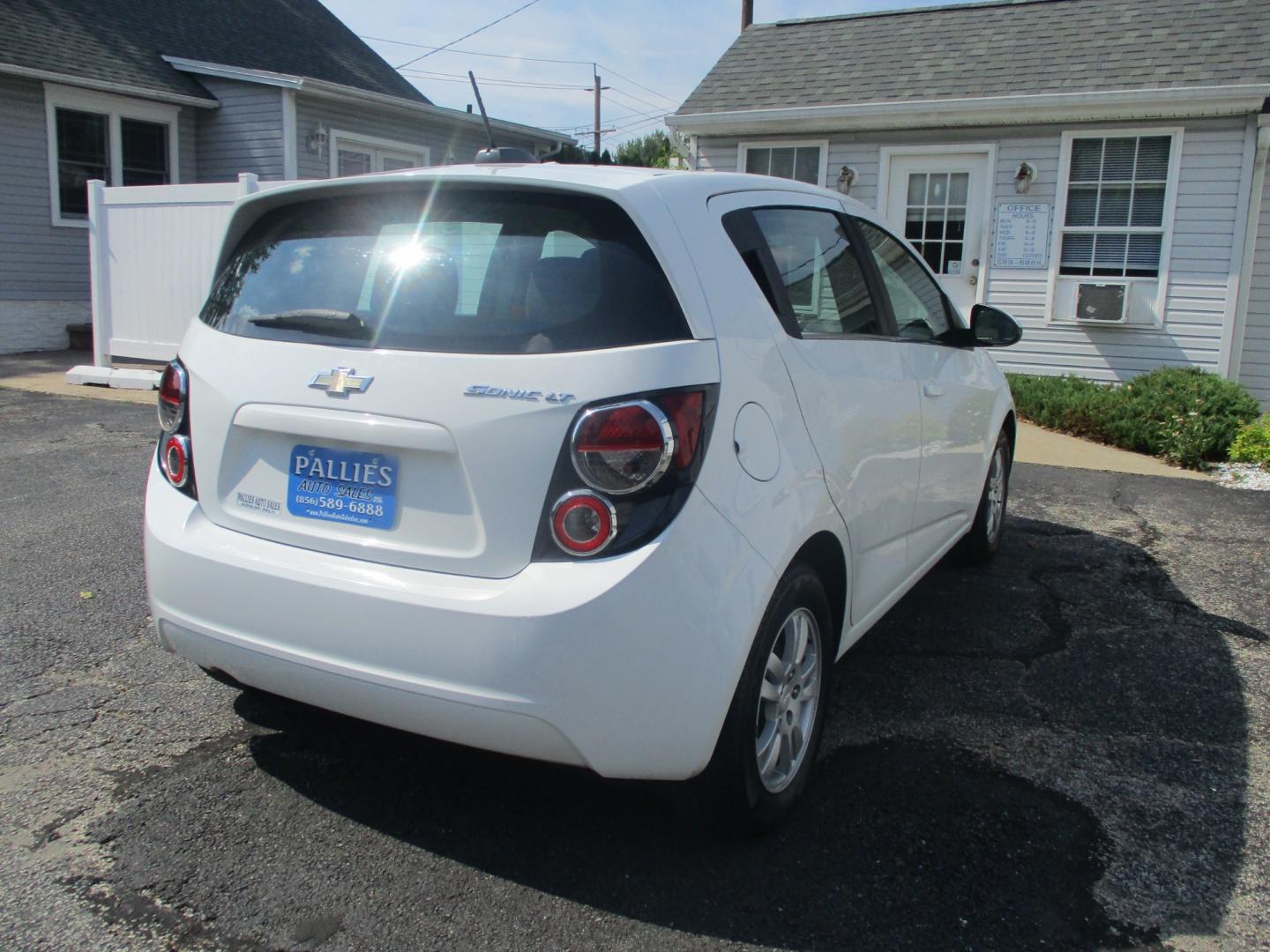 2015 WHITE Chevrolet Sonic (1G1JC6SG9F4) , AUTOMATIC transmission, located at 540a Delsea Drive, Sewell, NJ, 08080, (856) 589-6888, 39.752560, -75.111206 - Photo#8