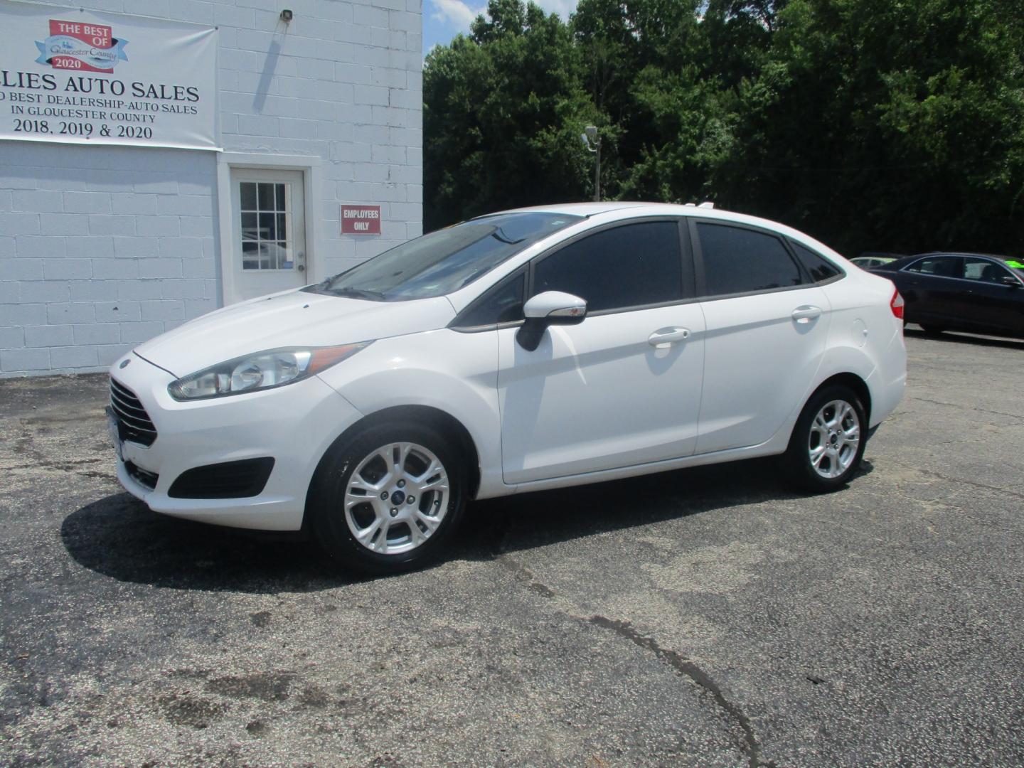 2016 WHITE Ford Fiesta SE Sedan (3FADP4BJ6GM) with an 1.6L L4 DOHC 16V engine, AUTOMATIC transmission, located at 540a Delsea Drive, Sewell, NJ, 08080, (856) 589-6888, 39.752560, -75.111206 - Photo#1