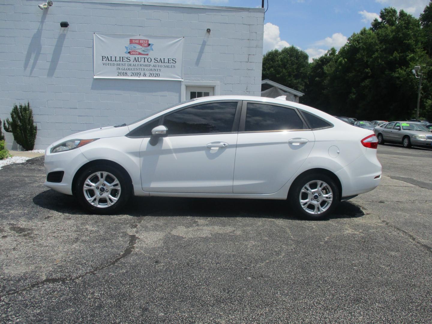 2016 WHITE Ford Fiesta SE Sedan (3FADP4BJ6GM) with an 1.6L L4 DOHC 16V engine, AUTOMATIC transmission, located at 540a Delsea Drive, Sewell, NJ, 08080, (856) 589-6888, 39.752560, -75.111206 - Photo#2