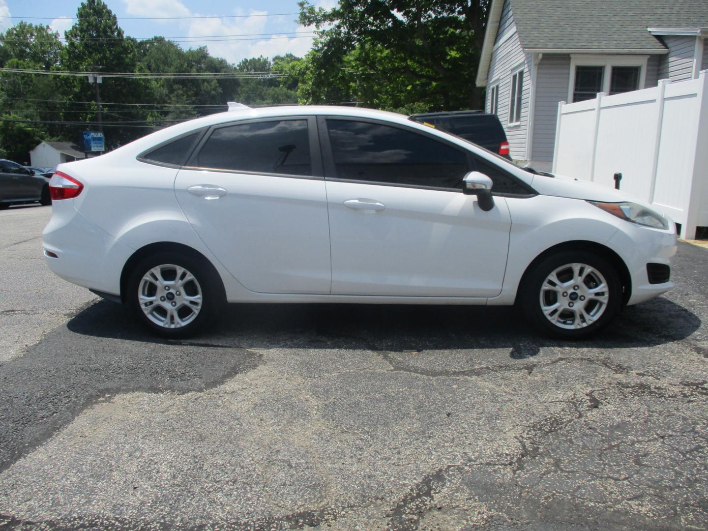 2016 WHITE Ford Fiesta SE Sedan (3FADP4BJ6GM) with an 1.6L L4 DOHC 16V engine, AUTOMATIC transmission, located at 540a Delsea Drive, Sewell, NJ, 08080, (856) 589-6888, 39.752560, -75.111206 - Photo#8