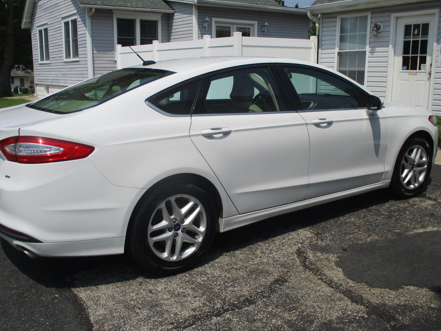 2016 WHITE Ford Fusion (3FA6P0H74GR) , AUTOMATIC transmission, located at 540a Delsea Drive, Sewell, NJ, 08080, (856) 589-6888, 39.752560, -75.111206 - Photo#8