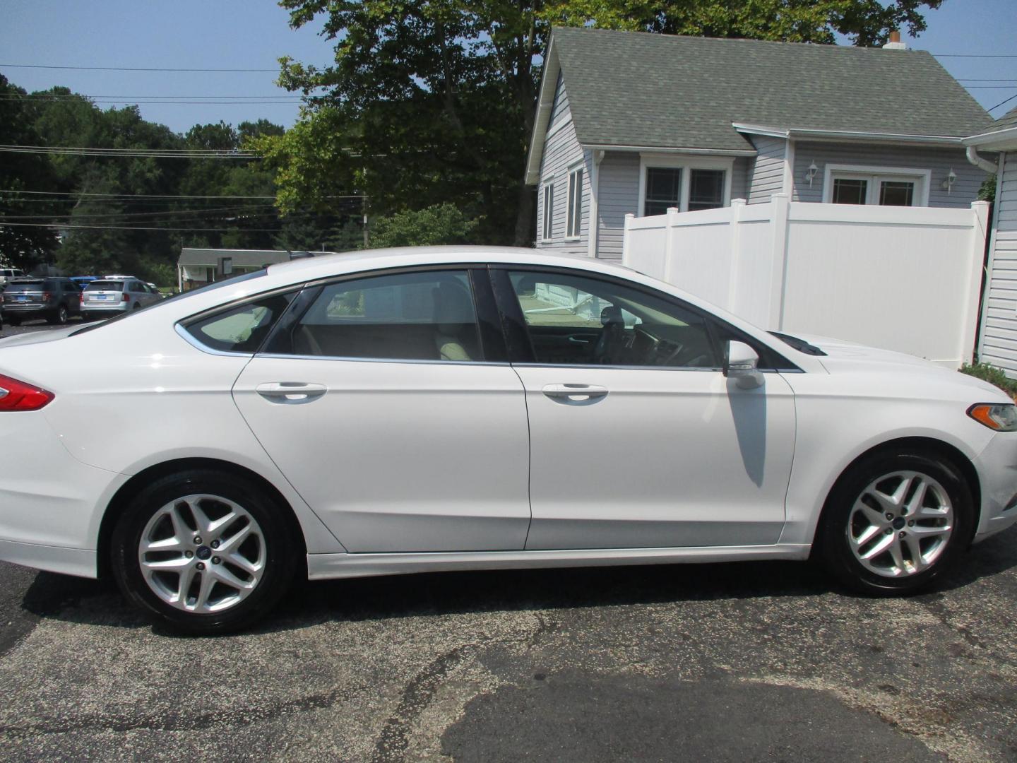 2016 WHITE Ford Fusion (3FA6P0H74GR) , AUTOMATIC transmission, located at 540a Delsea Drive, Sewell, NJ, 08080, (856) 589-6888, 39.752560, -75.111206 - Photo#9