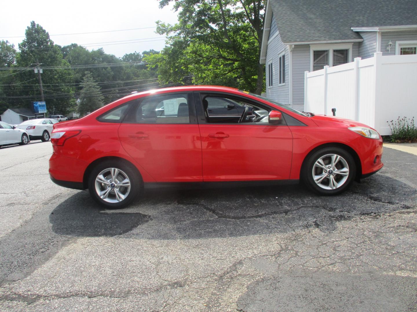 2013 RED Ford Focus (1FADP3F24DL) , AUTOMATIC transmission, located at 540a Delsea Drive, Sewell, NJ, 08080, (856) 589-6888, 39.752560, -75.111206 - Photo#5