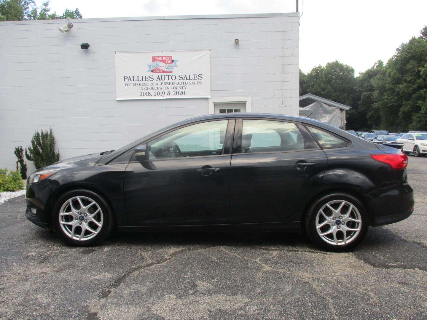 2015 BLACK Ford Focus (1FADP3F24FL) , AUTOMATIC transmission, located at 540a Delsea Drive, Sewell, NJ, 08080, (856) 589-6888, 39.752560, -75.111206 - Photo#2