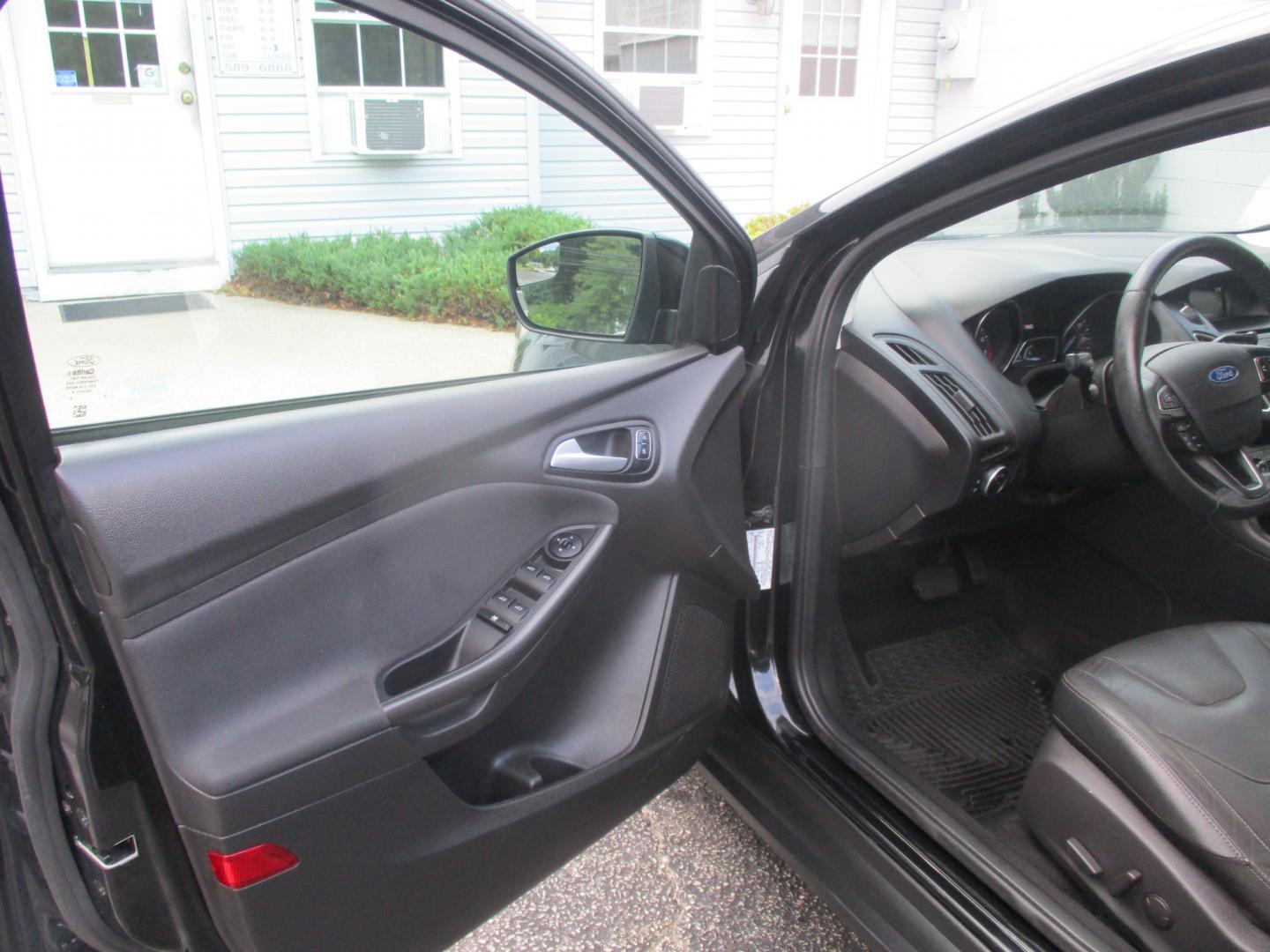 2015 BLACK Ford Focus (1FADP3F24FL) , AUTOMATIC transmission, located at 540a Delsea Drive, Sewell, NJ, 08080, (856) 589-6888, 39.752560, -75.111206 - Photo#14