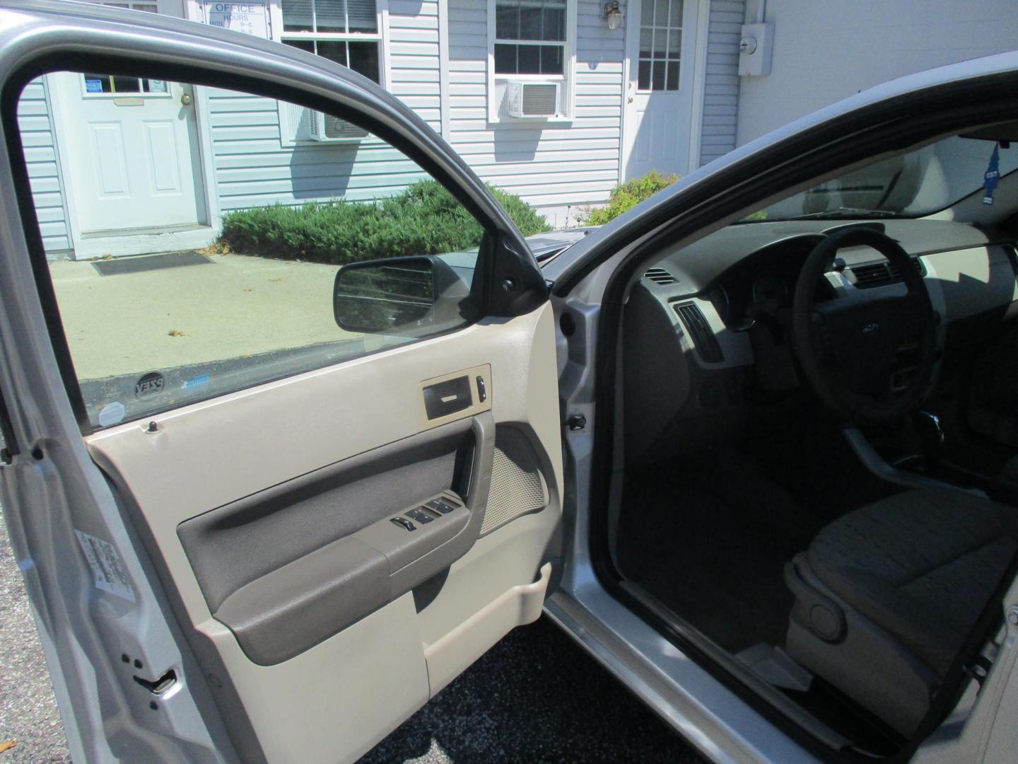 2011 Ford Focus SE Sedan (1FAHP3FN8BW) with an 2.0L L4 DOHC 16V engine, 4-Speed Aut transmission, located at 540a Delsea Drive, Sewell, NJ, 08080, (856) 589-6888, 39.752560, -75.111206 - Photo#11