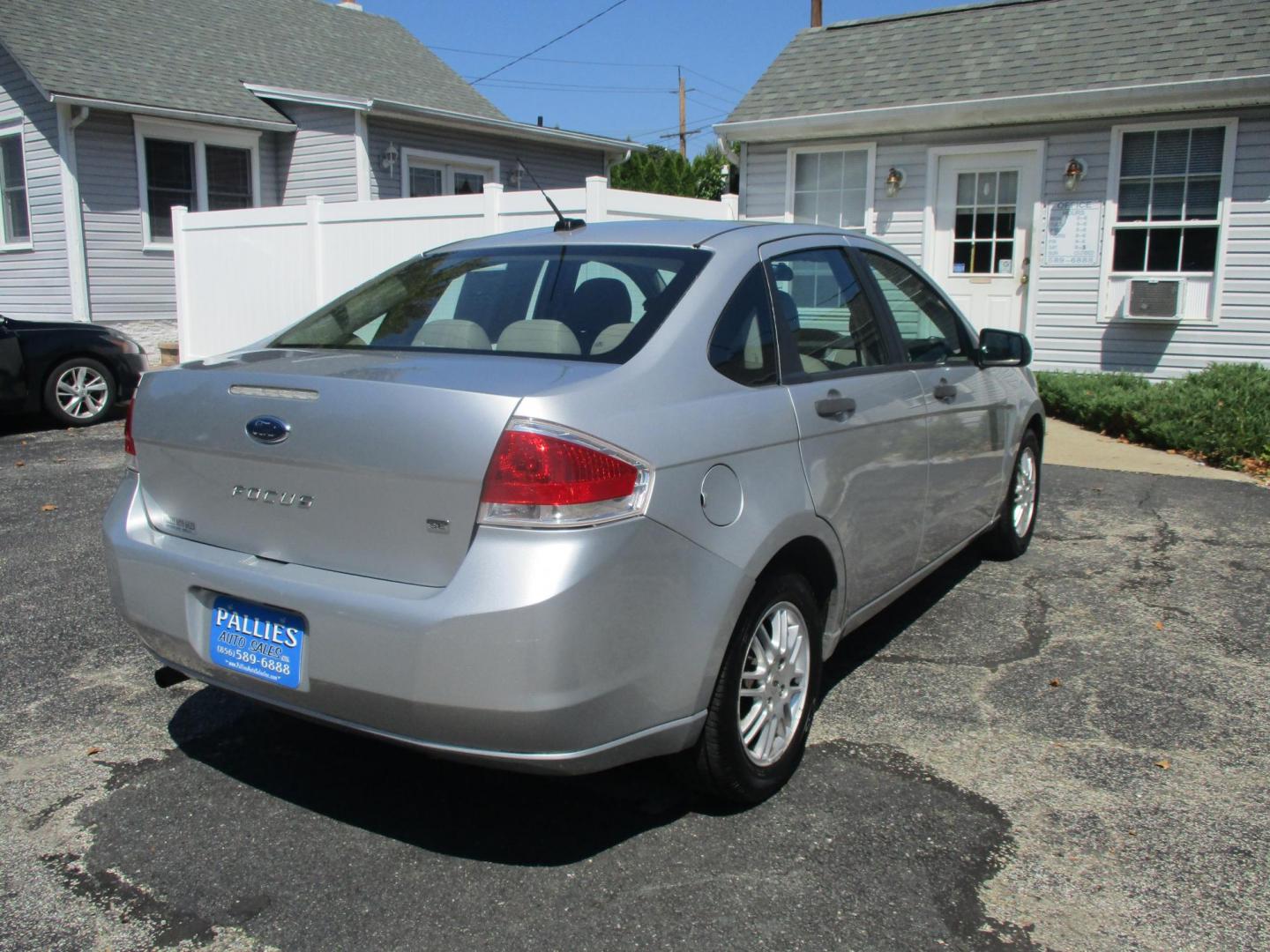 2011 Ford Focus SE Sedan (1FAHP3FN8BW) with an 2.0L L4 DOHC 16V engine, 4-Speed Aut transmission, located at 540a Delsea Drive, Sewell, NJ, 08080, (856) 589-6888, 39.752560, -75.111206 - Photo#4