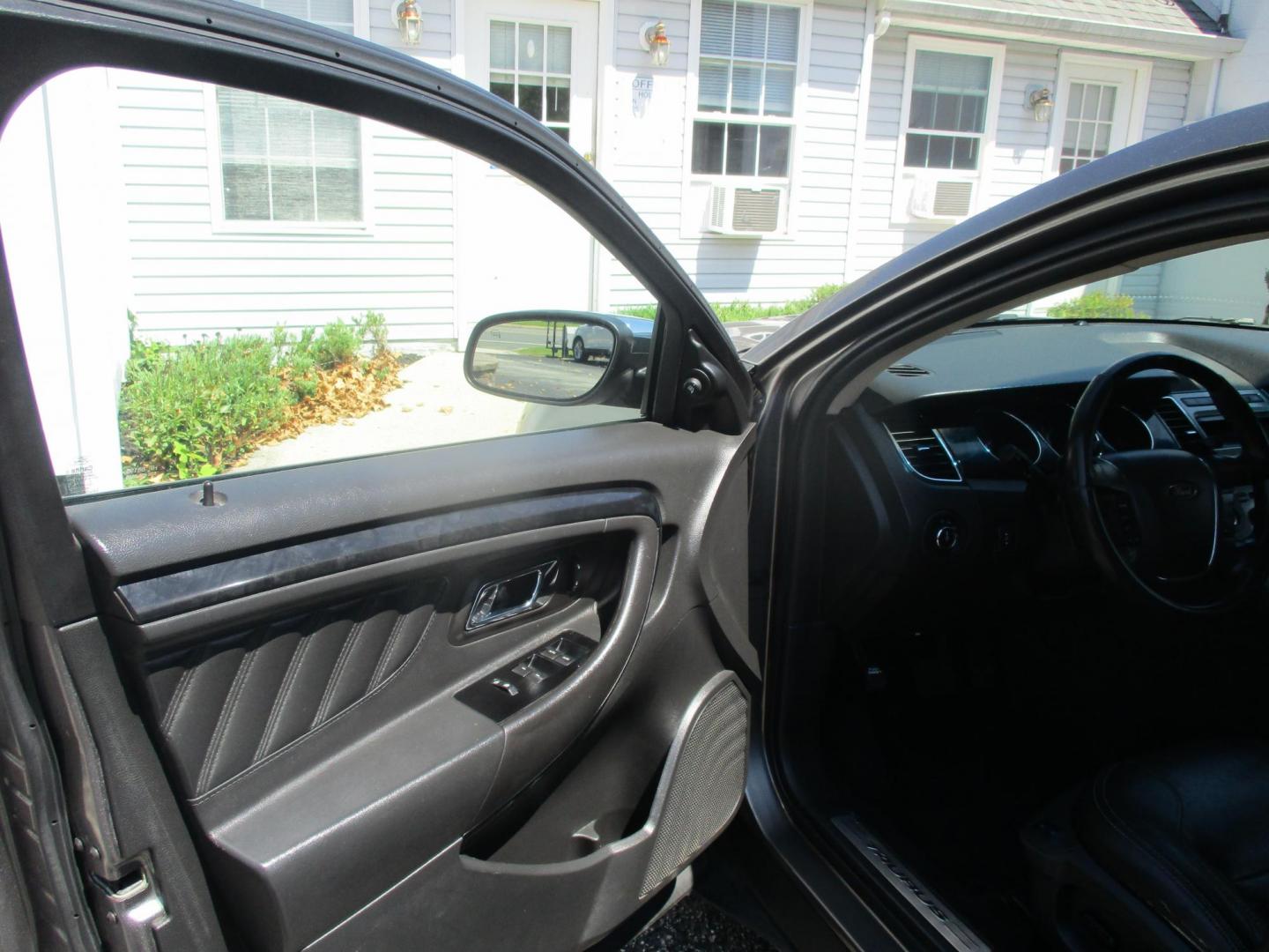 2011 Ford Taurus Limited FWD (1FAHP2FW1BG) with an 3.5L V6 DOHC 24V engine, 6-Speed Automatic transmission, located at 540a Delsea Drive, Sewell, NJ, 08080, (856) 589-6888, 39.752560, -75.111206 - Photo#15