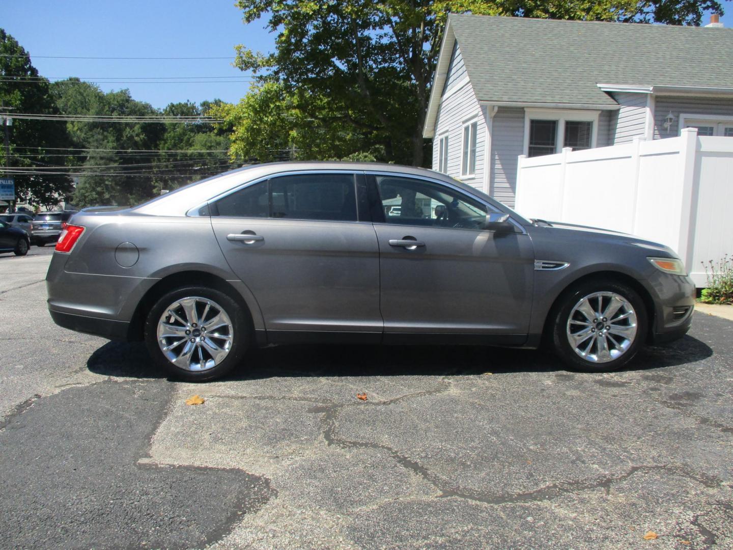 2011 Ford Taurus Limited FWD (1FAHP2FW1BG) with an 3.5L V6 DOHC 24V engine, 6-Speed Automatic transmission, located at 540a Delsea Drive, Sewell, NJ, 08080, (856) 589-6888, 39.752560, -75.111206 - Photo#9