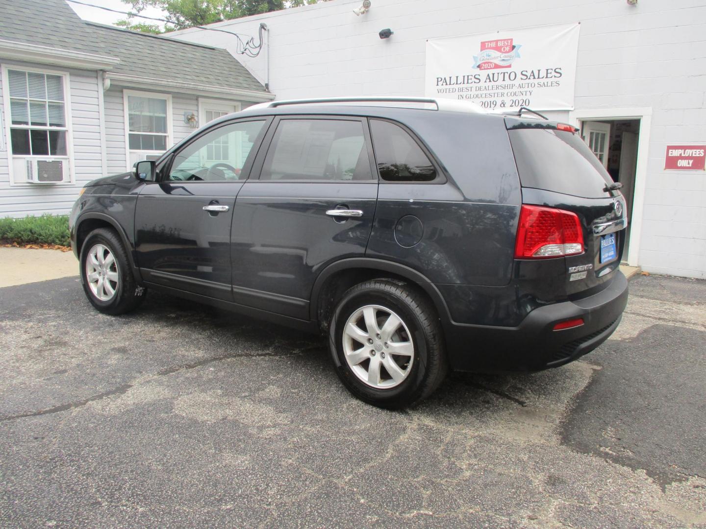 2013 BLUE Kia Sorento LX 2WD (5XYKT3A61DG) with an 2.4L L4 DOHC 16V engine, 6-Speed Automatic transmission, located at 540a Delsea Drive, Sewell, NJ, 08080, (856) 589-6888, 39.752560, -75.111206 - Photo#2