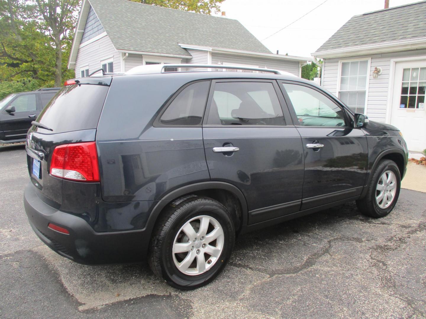 2013 BLUE Kia Sorento LX 2WD (5XYKT3A61DG) with an 2.4L L4 DOHC 16V engine, 6-Speed Automatic transmission, located at 540a Delsea Drive, Sewell, NJ, 08080, (856) 589-6888, 39.752560, -75.111206 - Photo#5