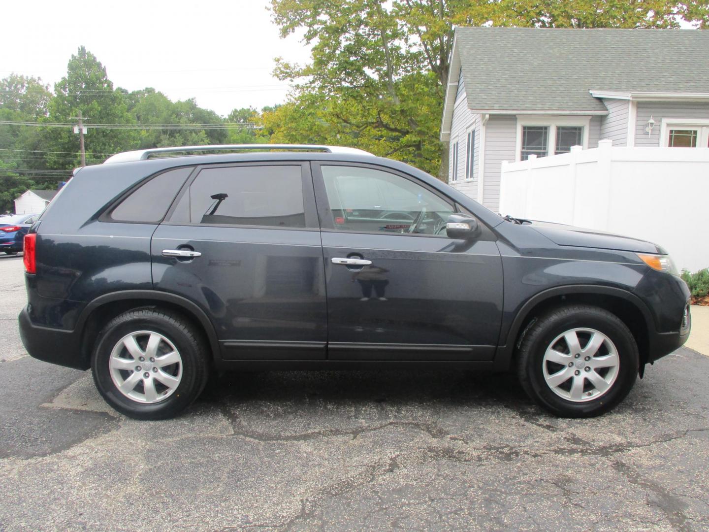 2013 BLUE Kia Sorento LX 2WD (5XYKT3A61DG) with an 2.4L L4 DOHC 16V engine, 6-Speed Automatic transmission, located at 540a Delsea Drive, Sewell, NJ, 08080, (856) 589-6888, 39.752560, -75.111206 - Photo#7