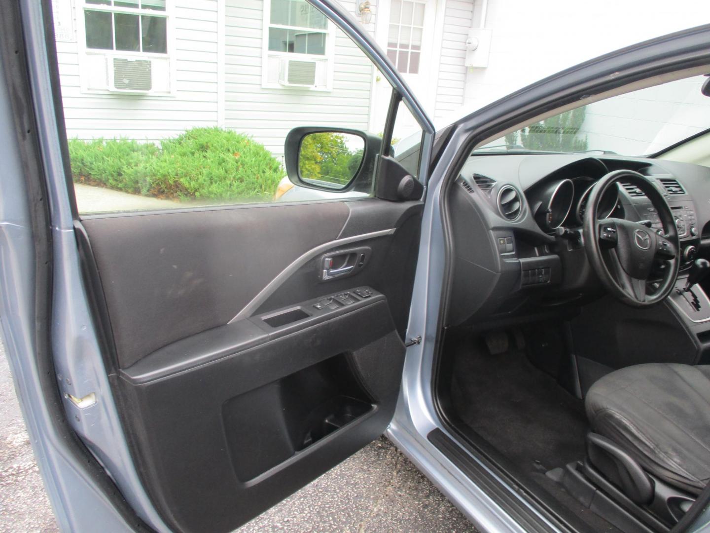 2011 BLUE Mazda MAZDA5 Sport (JM1CW2BLXC0) with an 2.5L L4 DOHC 16V engine, located at 540a Delsea Drive, Sewell, NJ, 08080, (856) 589-6888, 39.752560, -75.111206 - Photo#12