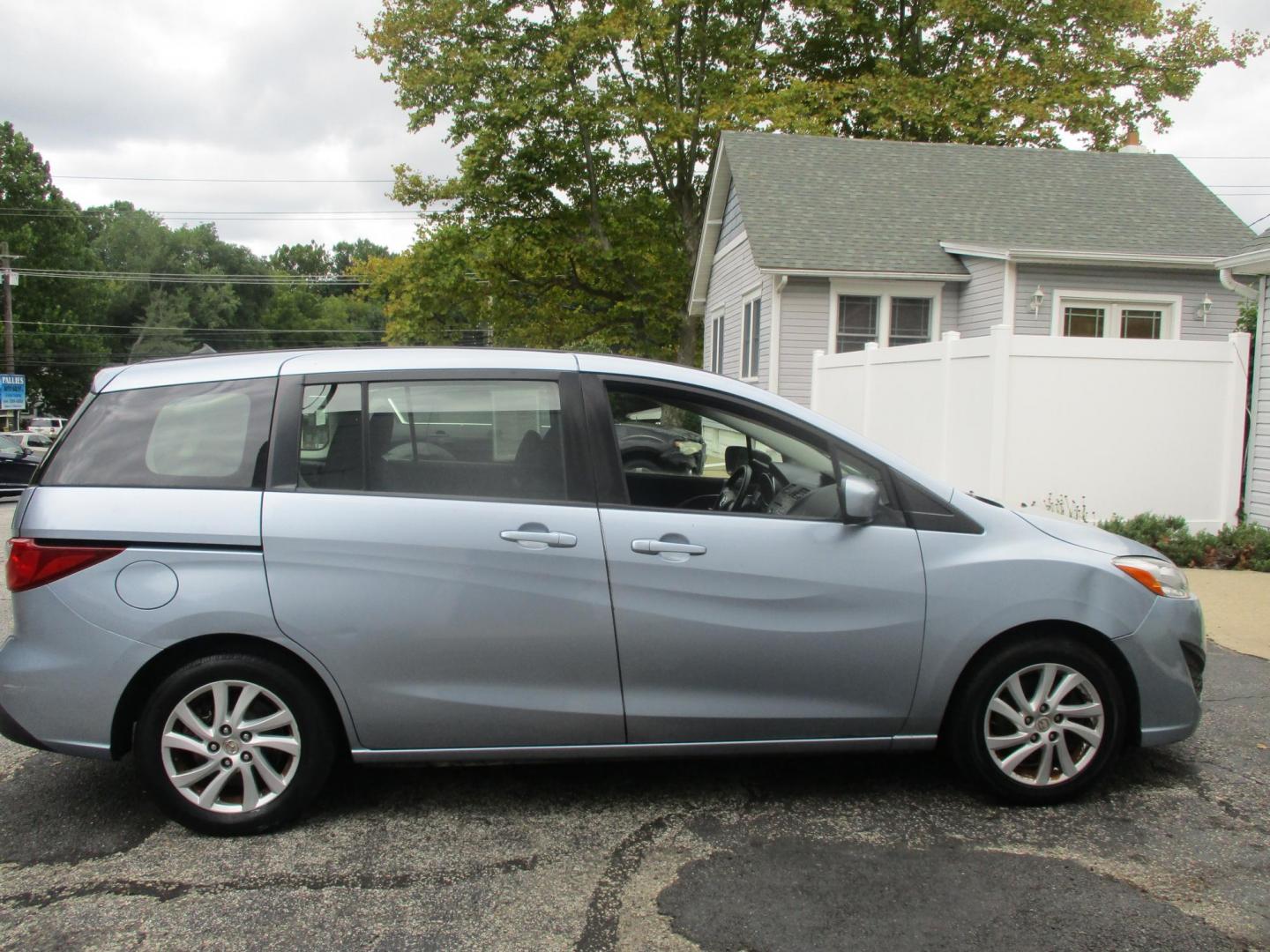 2011 BLUE Mazda MAZDA5 Sport (JM1CW2BLXC0) with an 2.5L L4 DOHC 16V engine, located at 540a Delsea Drive, Sewell, NJ, 08080, (856) 589-6888, 39.752560, -75.111206 - Photo#8