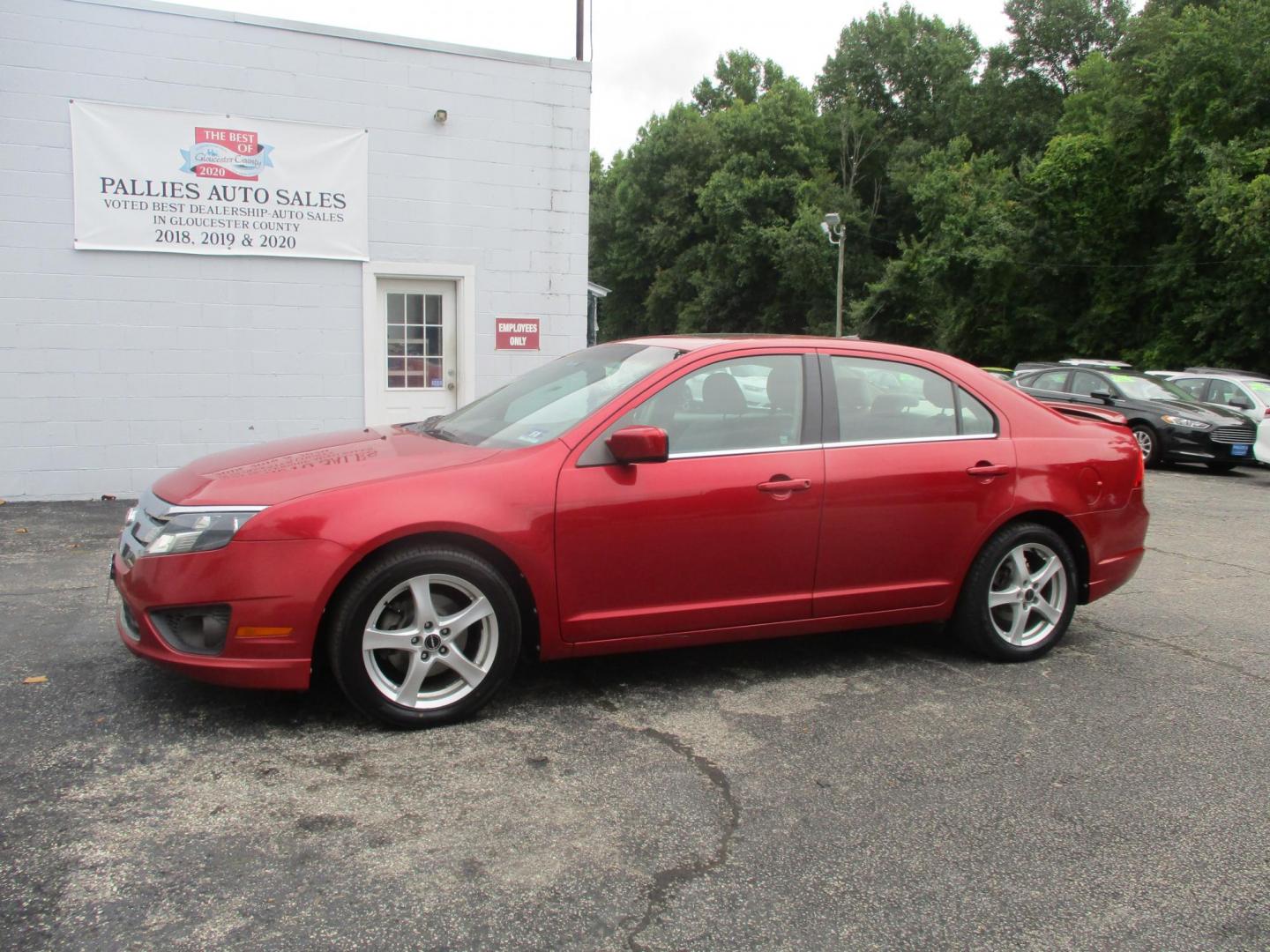 2011 RED Ford Fusion I4 SE (3FAHP0HAXBR) with an 2.5L L4 DOHC 16V engine, located at 540a Delsea Drive, Sewell, NJ, 08080, (856) 589-6888, 39.752560, -75.111206 - Photo#1