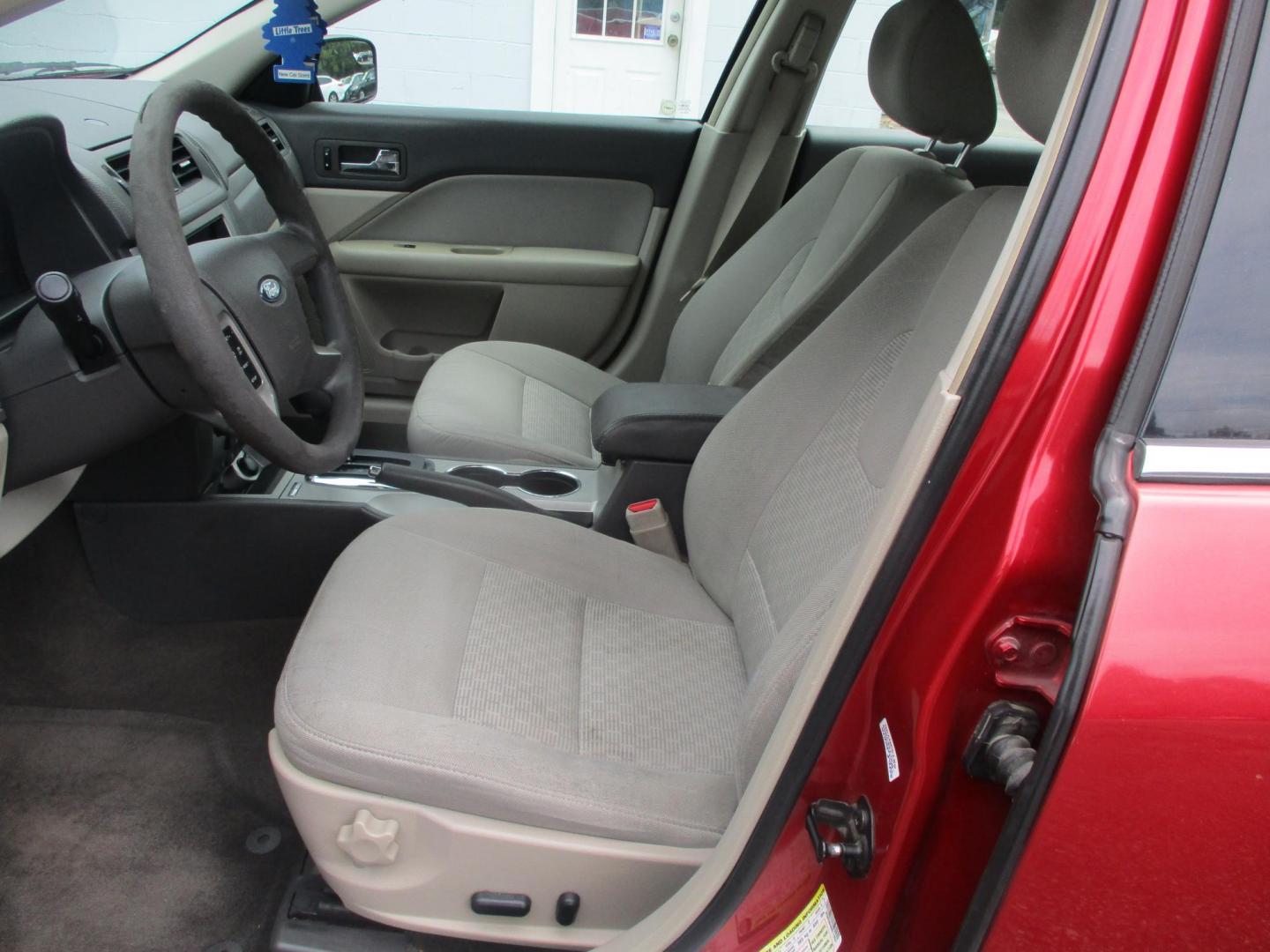 2011 RED Ford Fusion I4 SE (3FAHP0HAXBR) with an 2.5L L4 DOHC 16V engine, located at 540a Delsea Drive, Sewell, NJ, 08080, (856) 589-6888, 39.752560, -75.111206 - Photo#14