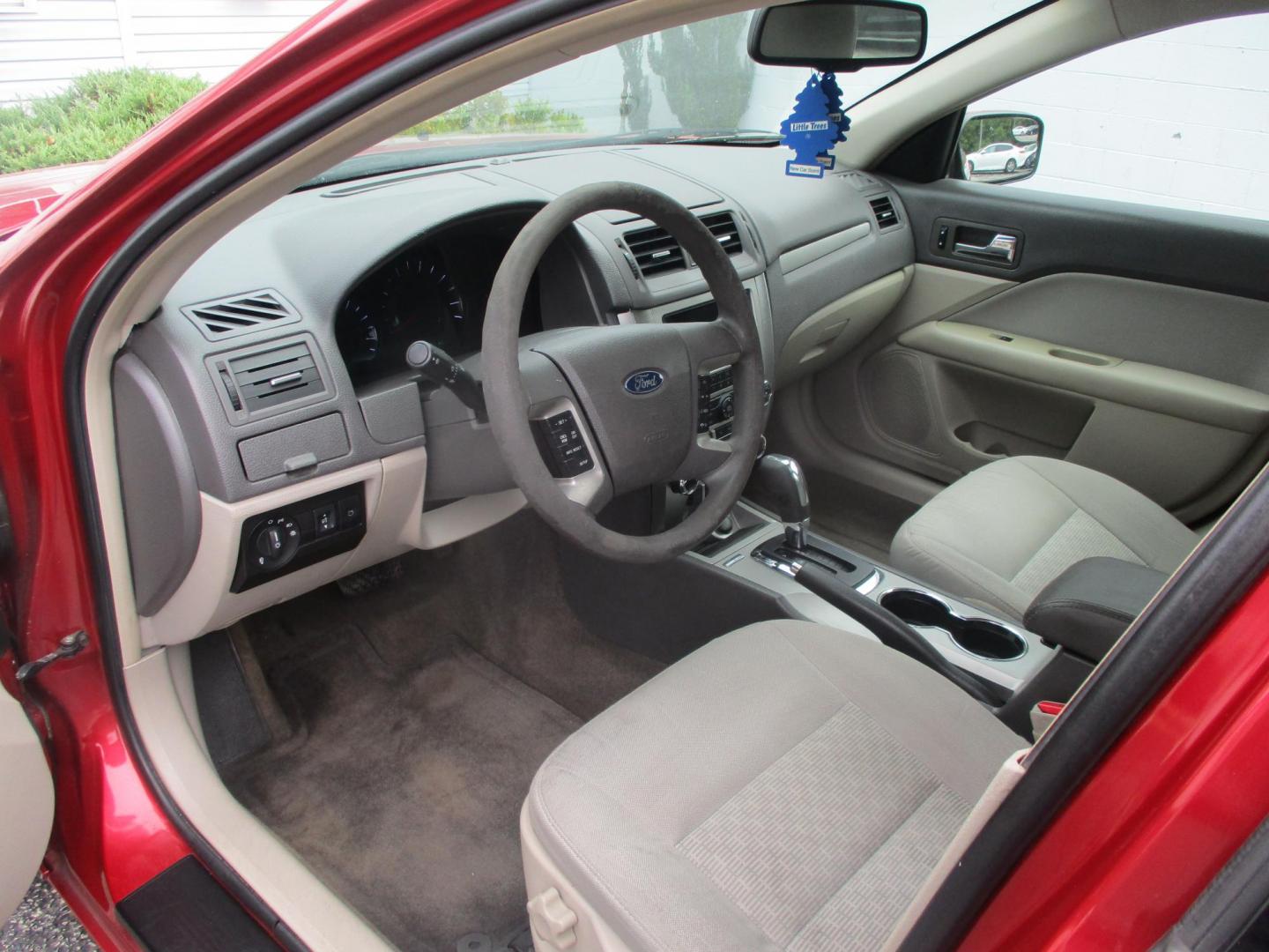 2011 RED Ford Fusion I4 SE (3FAHP0HAXBR) with an 2.5L L4 DOHC 16V engine, located at 540a Delsea Drive, Sewell, NJ, 08080, (856) 589-6888, 39.752560, -75.111206 - Photo#15