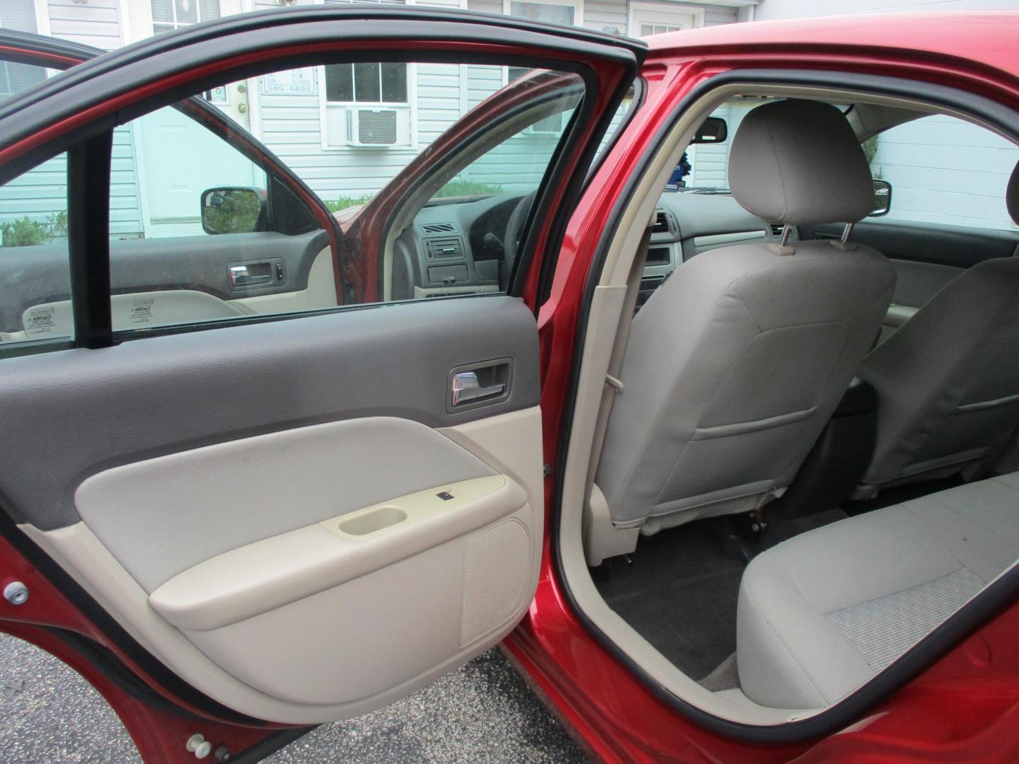 2011 RED Ford Fusion I4 SE (3FAHP0HAXBR) with an 2.5L L4 DOHC 16V engine, located at 540a Delsea Drive, Sewell, NJ, 08080, (856) 589-6888, 39.752560, -75.111206 - Photo#19