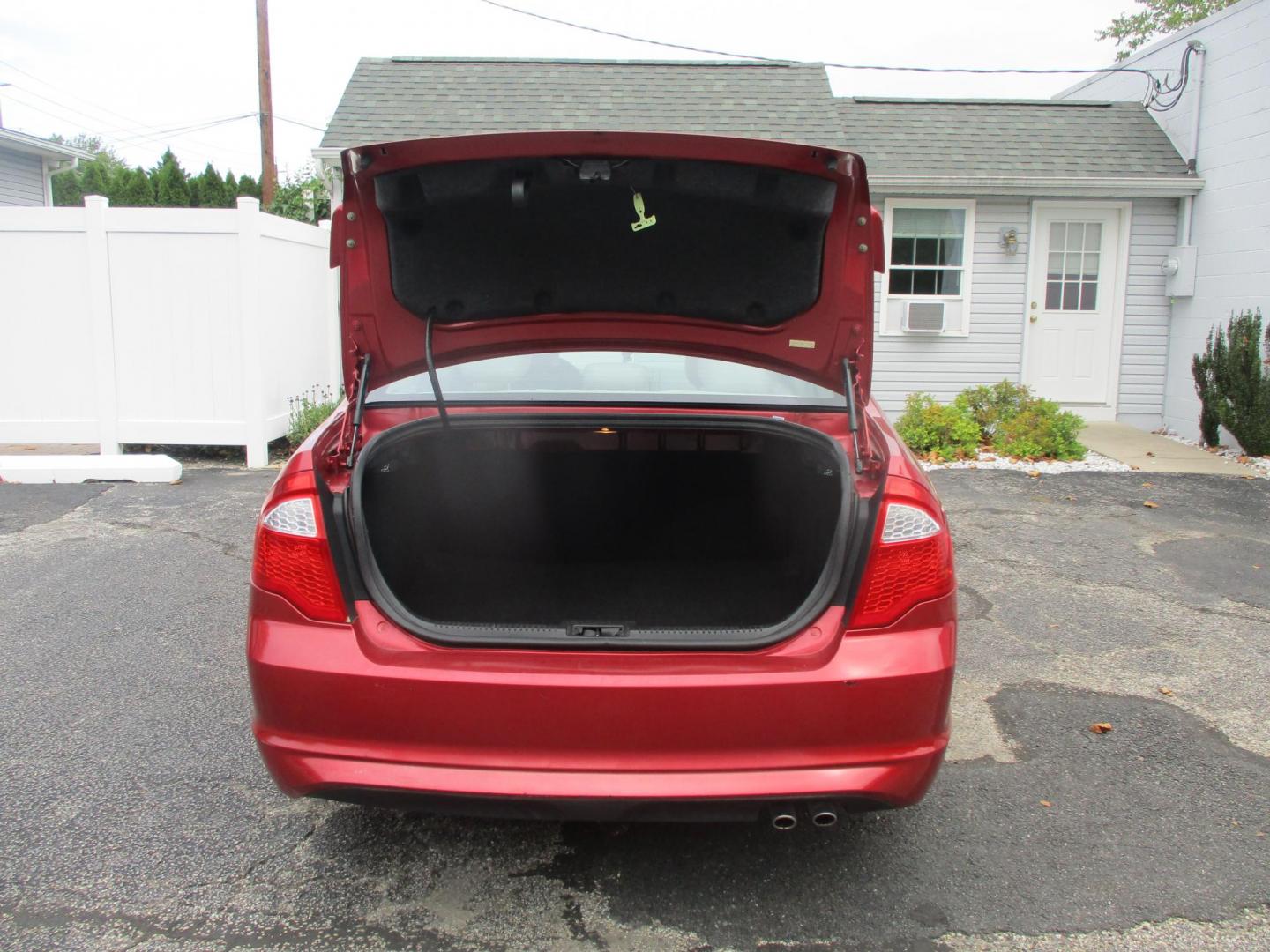 2011 RED Ford Fusion I4 SE (3FAHP0HAXBR) with an 2.5L L4 DOHC 16V engine, located at 540a Delsea Drive, Sewell, NJ, 08080, (856) 589-6888, 39.752560, -75.111206 - Photo#30