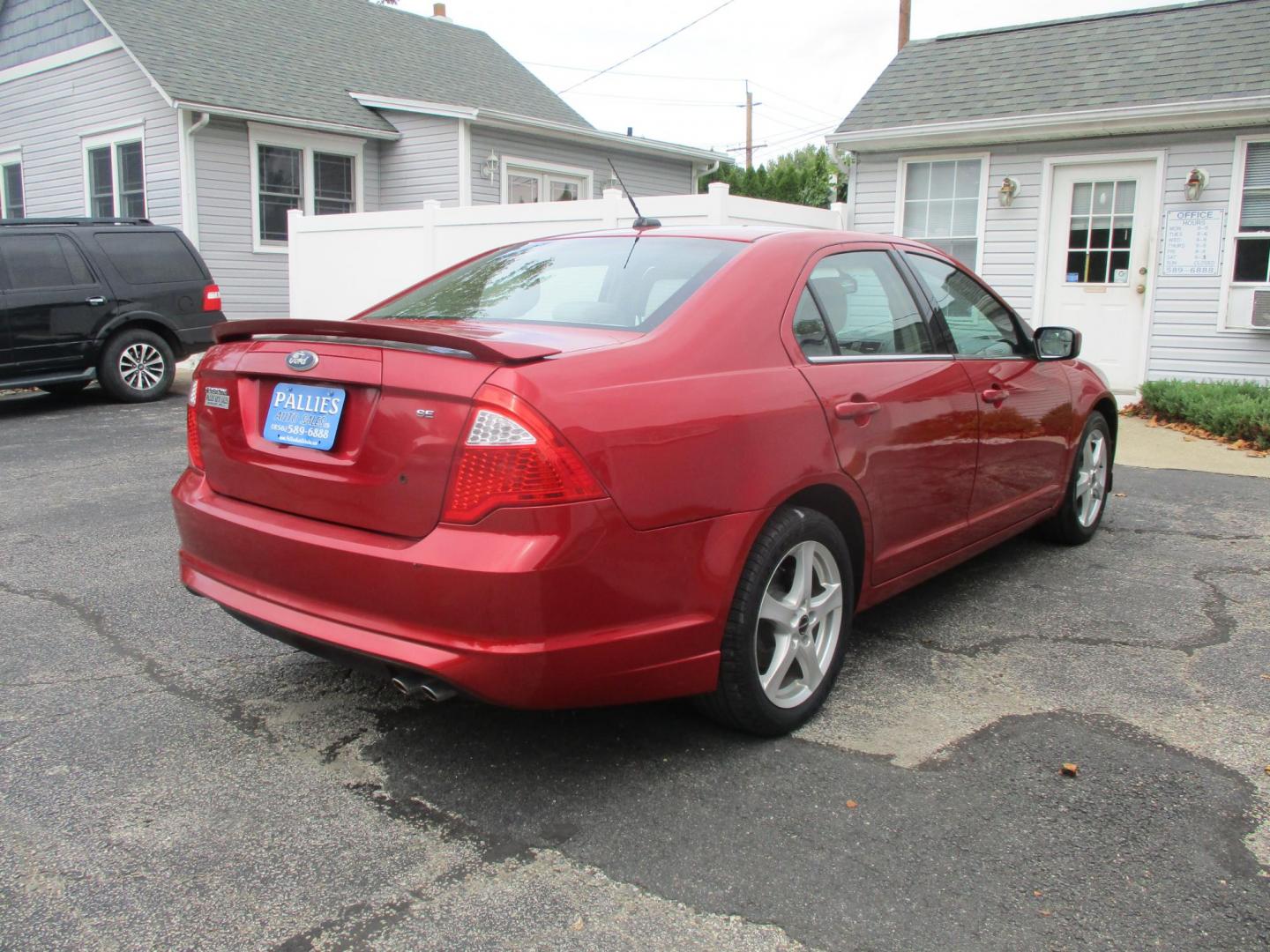 2011 RED Ford Fusion I4 SE (3FAHP0HAXBR) with an 2.5L L4 DOHC 16V engine, located at 540a Delsea Drive, Sewell, NJ, 08080, (856) 589-6888, 39.752560, -75.111206 - Photo#8